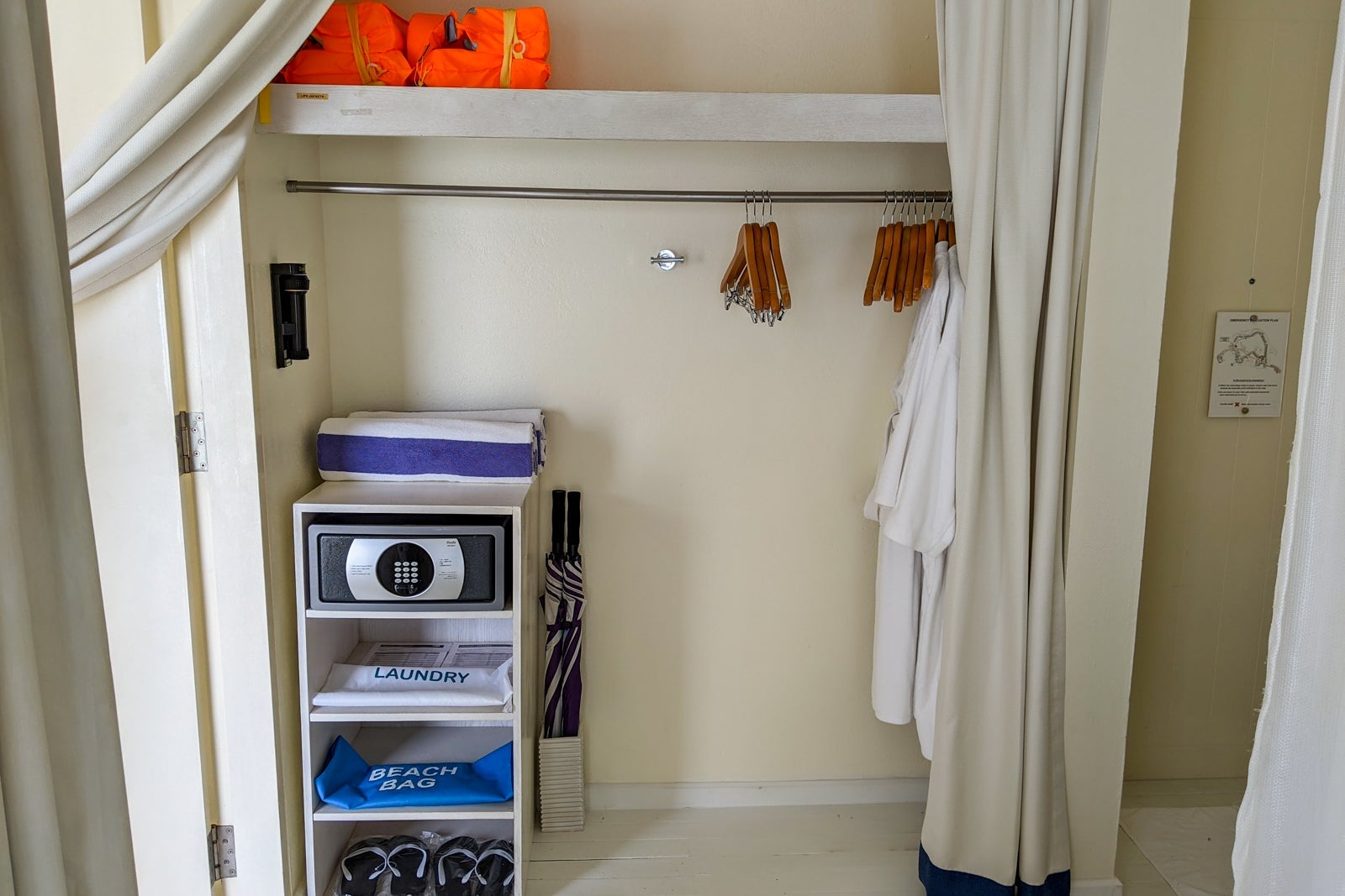 Lagoon view overwater villa at Holiday Inn Resort Kandooma Maldives