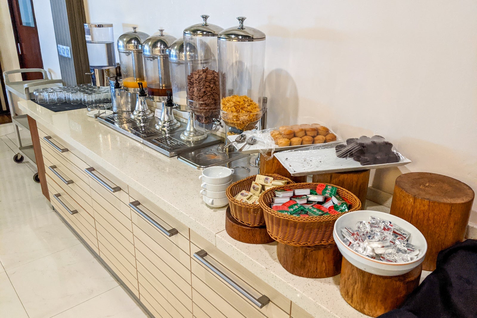 Buffet at Moonimaa Lounge in Male