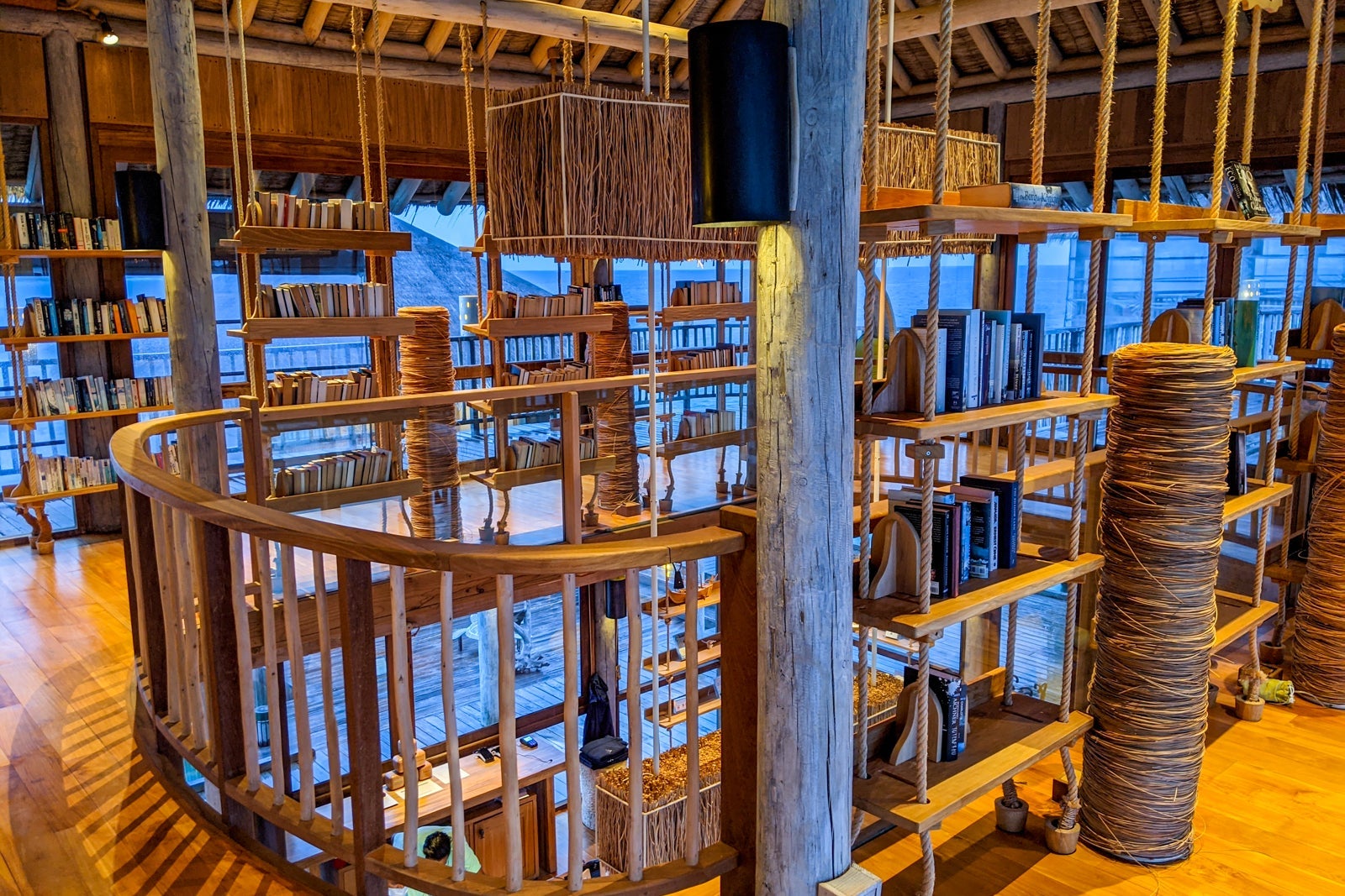 Six Senses Laamu library