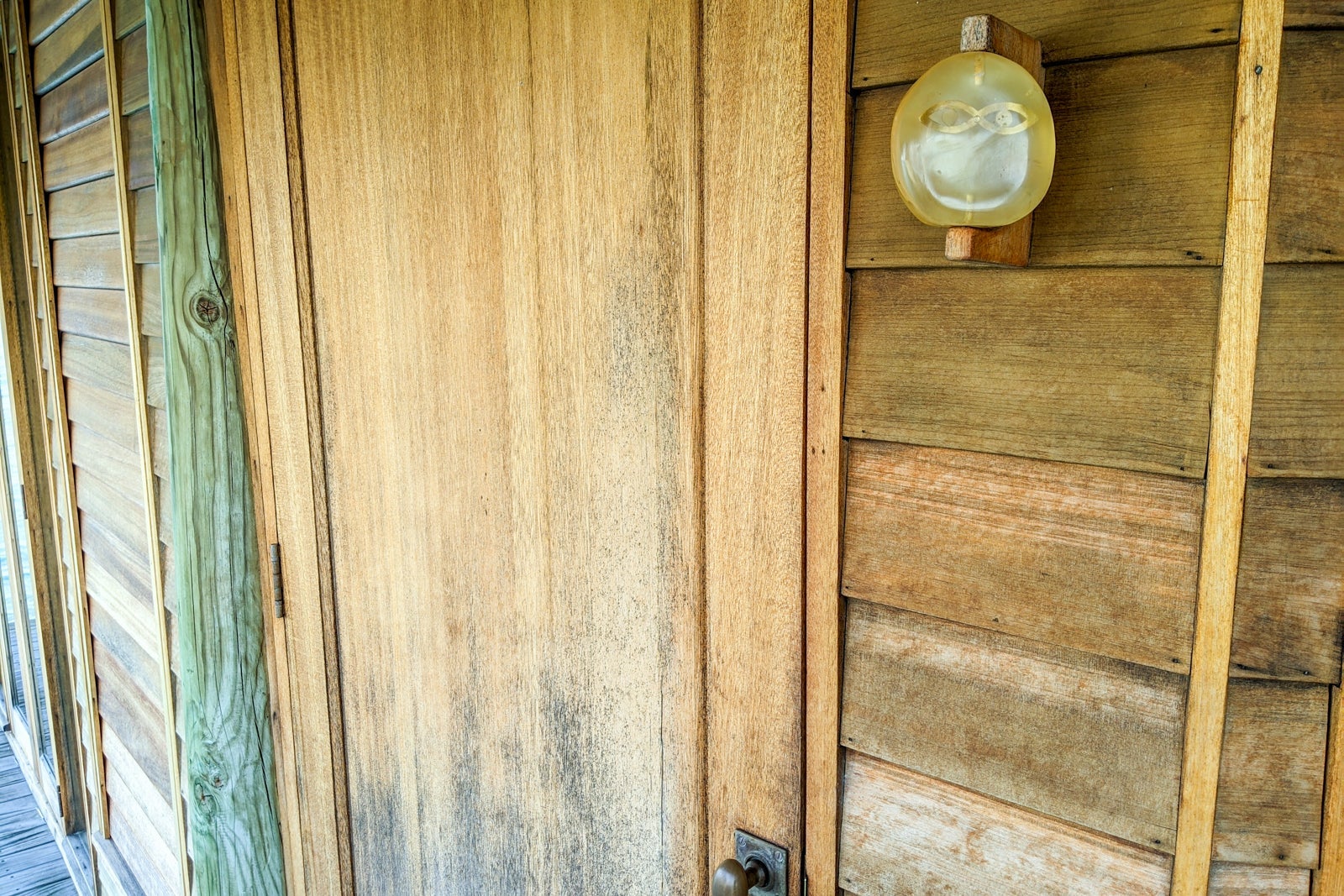 Do not disturb indicator at Six Senses Laamu