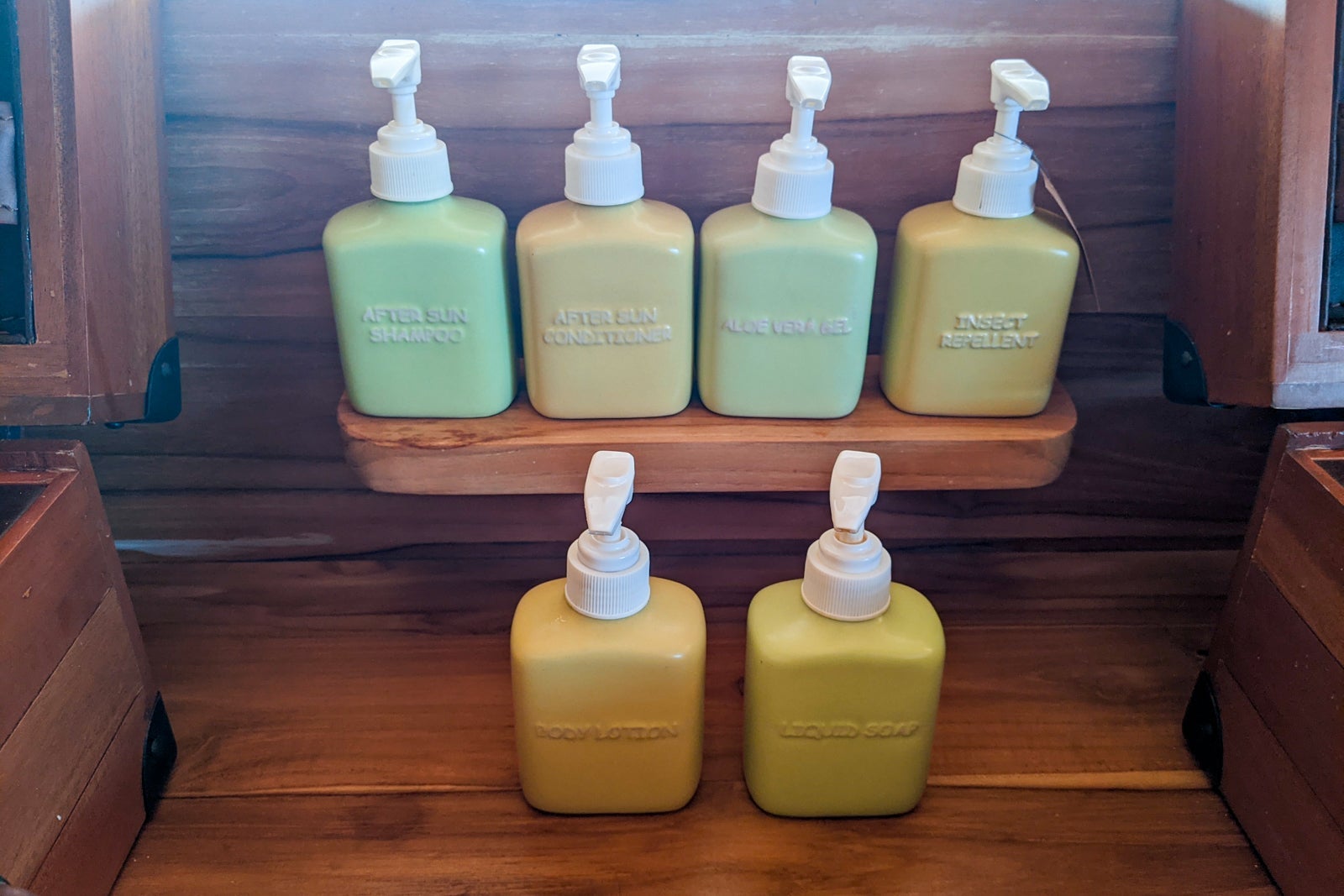 Liquids near the sinks