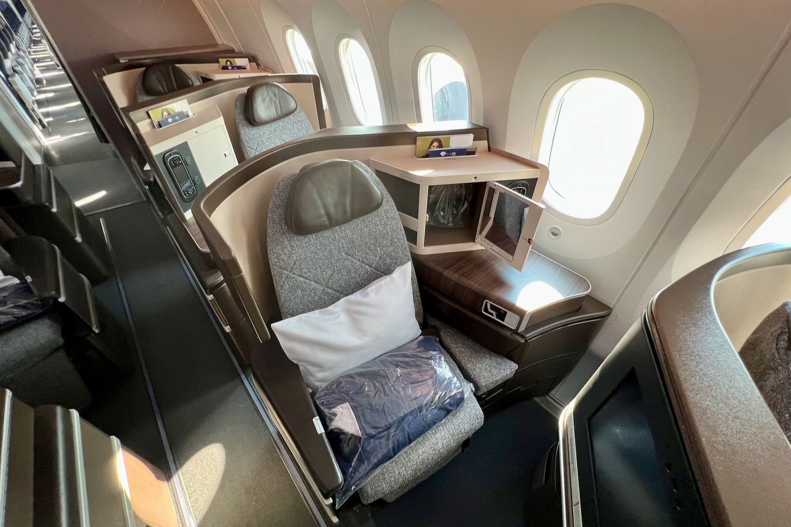Inside El Al's spiffy 787 Dreamliner with overhauled cabins - The