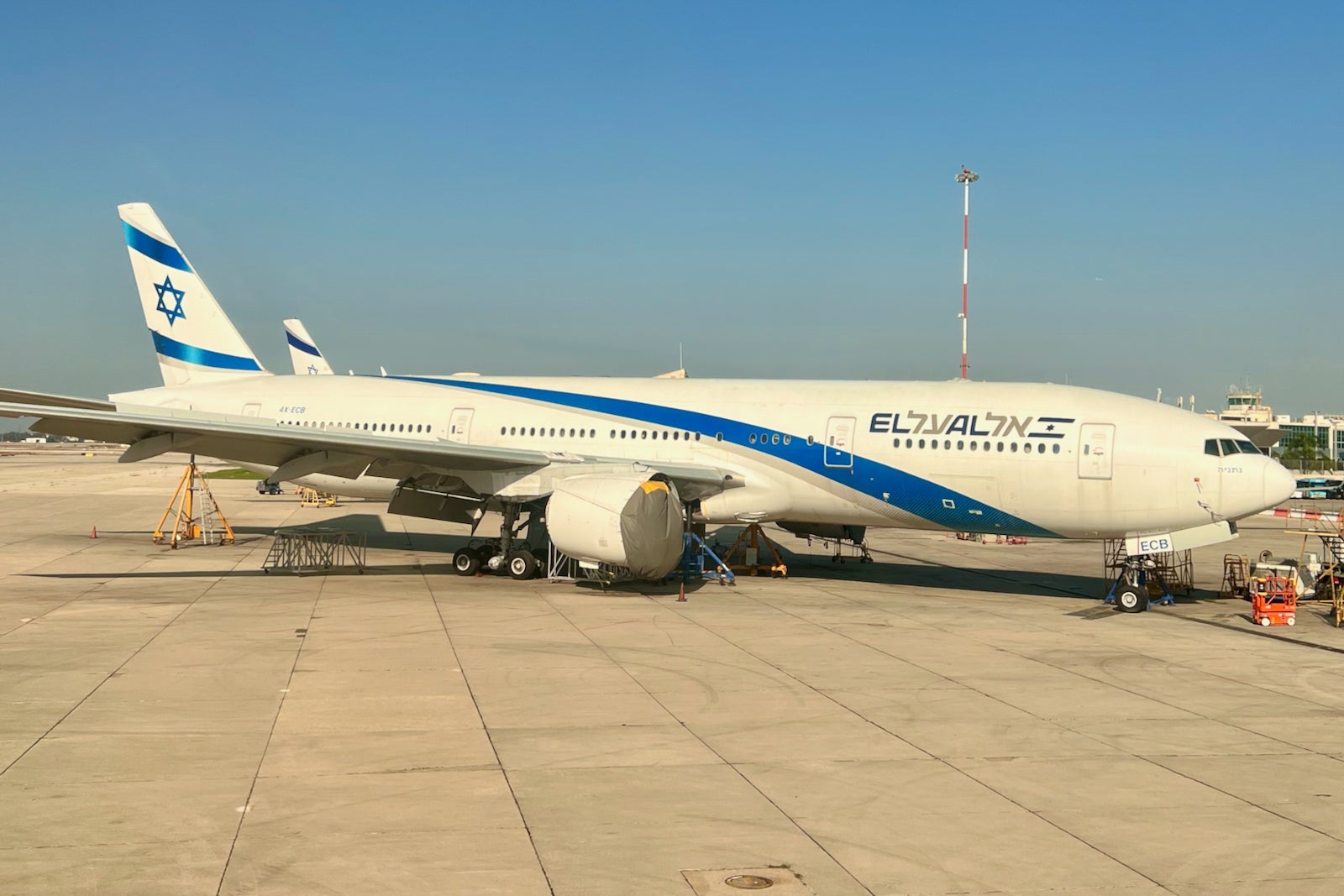 El Al will retrofit its aging Boeing 777s with new cabins