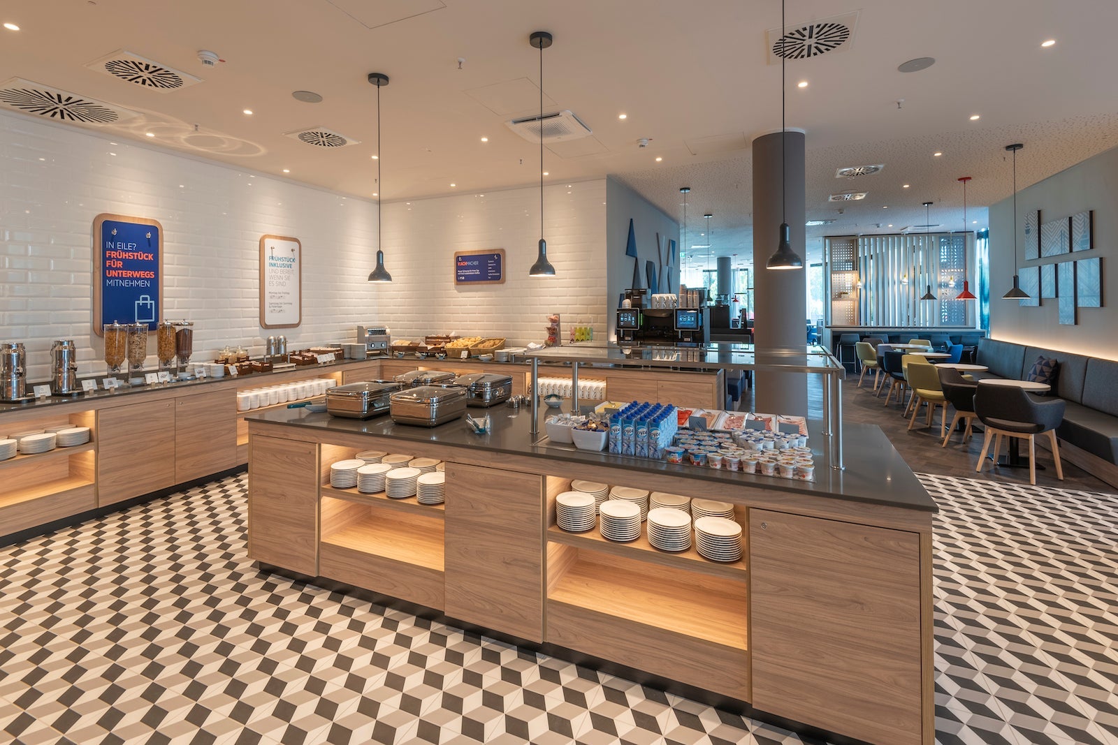 Holiday Inn Express breakfast buffet