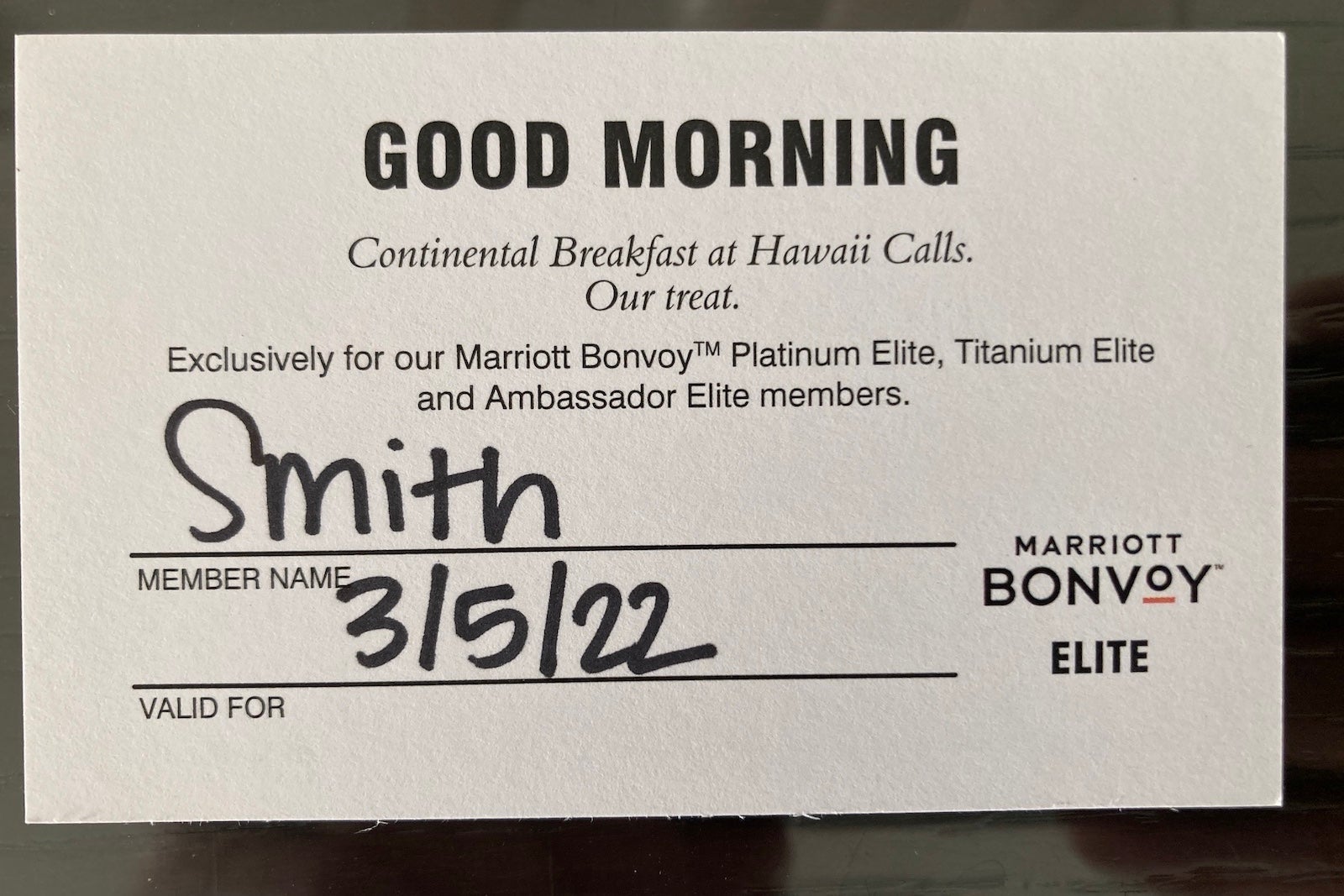 a card stating the guest can get free breakfast due to Marriott elite status