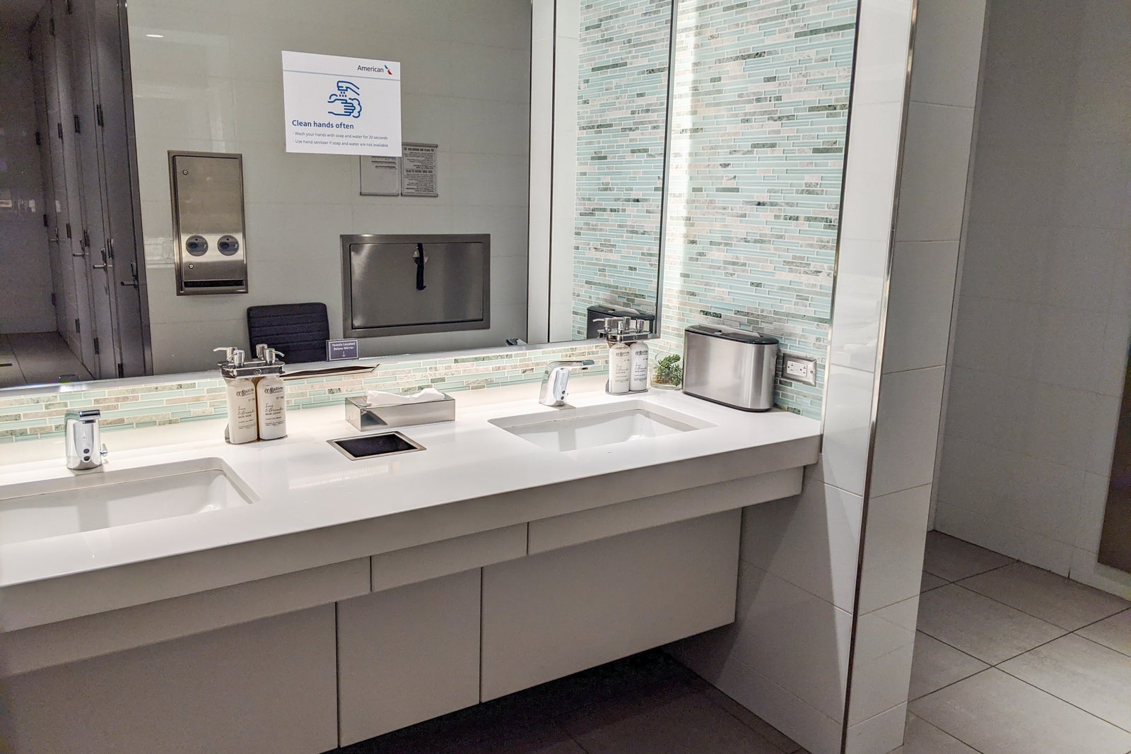 Restroom at the DFW Terminal D Admirals Club