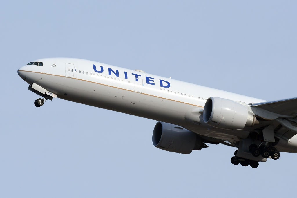 Photo of a United 777 taking off