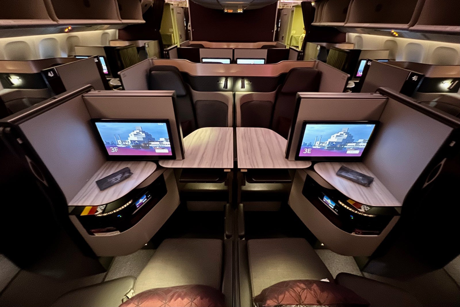 Qatar Airways Qsuites Business Class Boeing 777-300ER