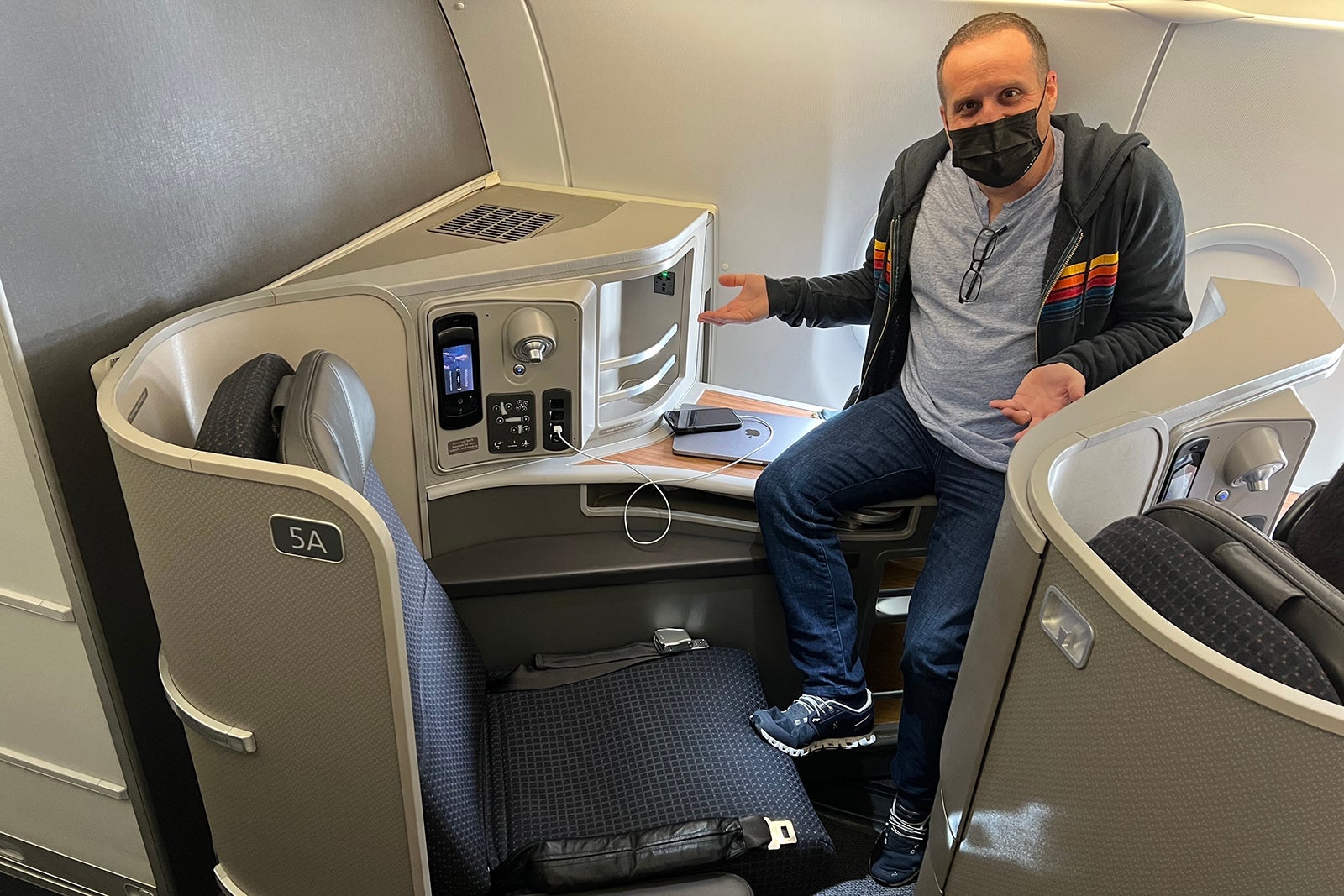 Scott Mayerowitz of TPG flying in a premium cabin