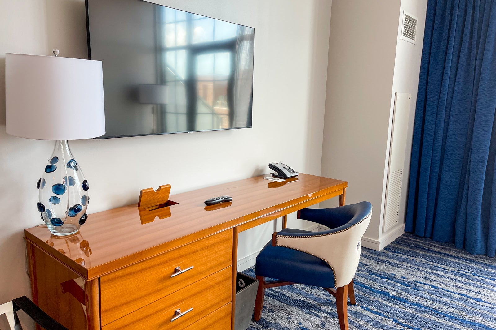 Desk in balcony king room in Atlantic building of the JW Marriott Savannah Plant Riverside