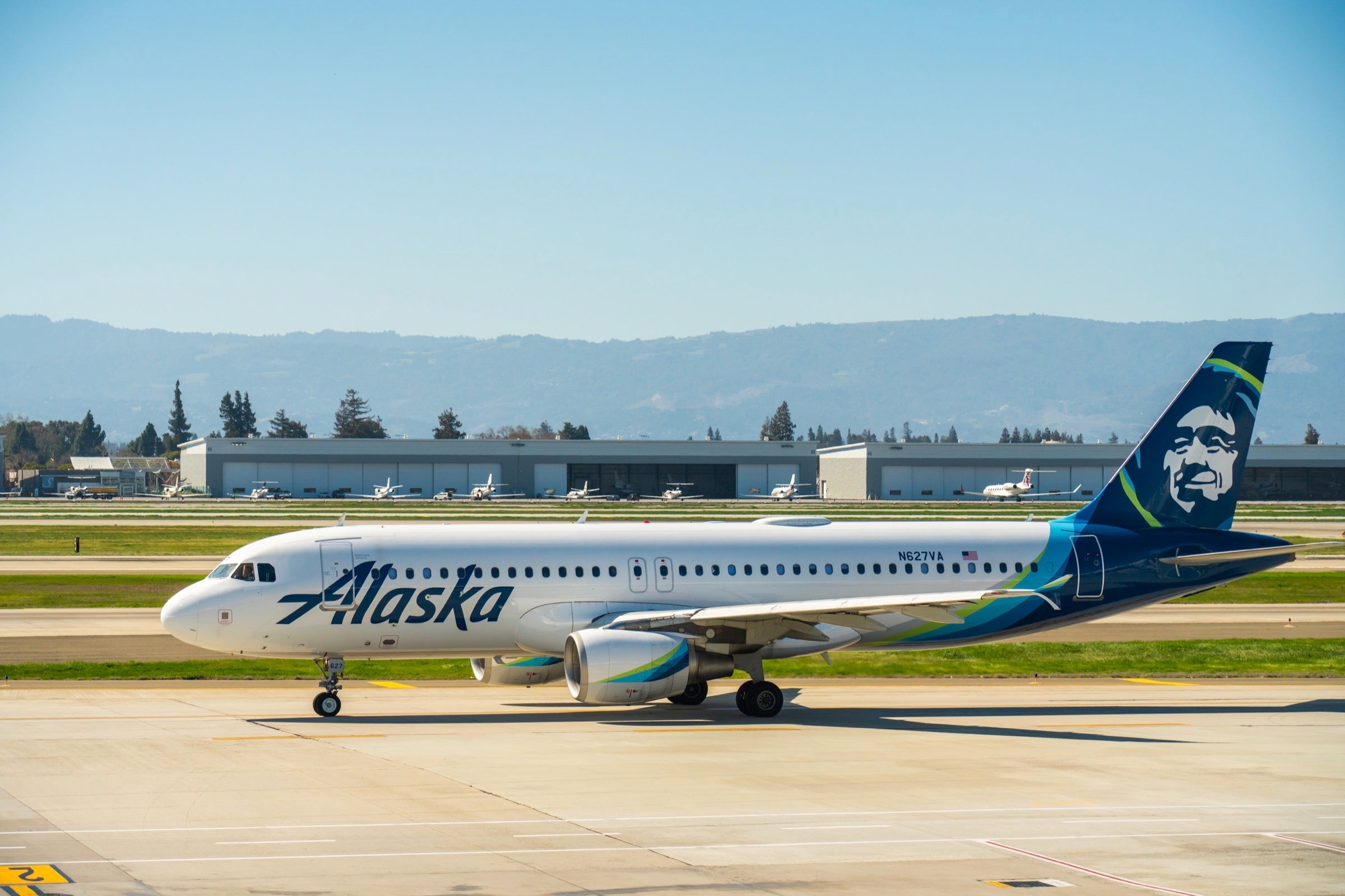 Alaska Airlines A320-200 at San Jose International Airport in California