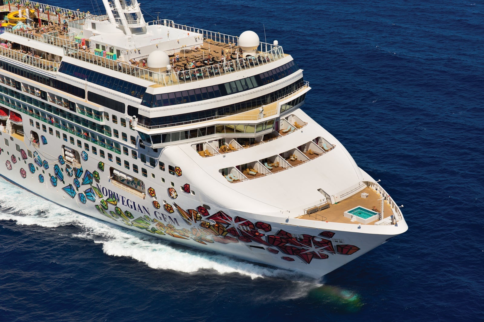 Norwegian Gem cruise ship at sea
