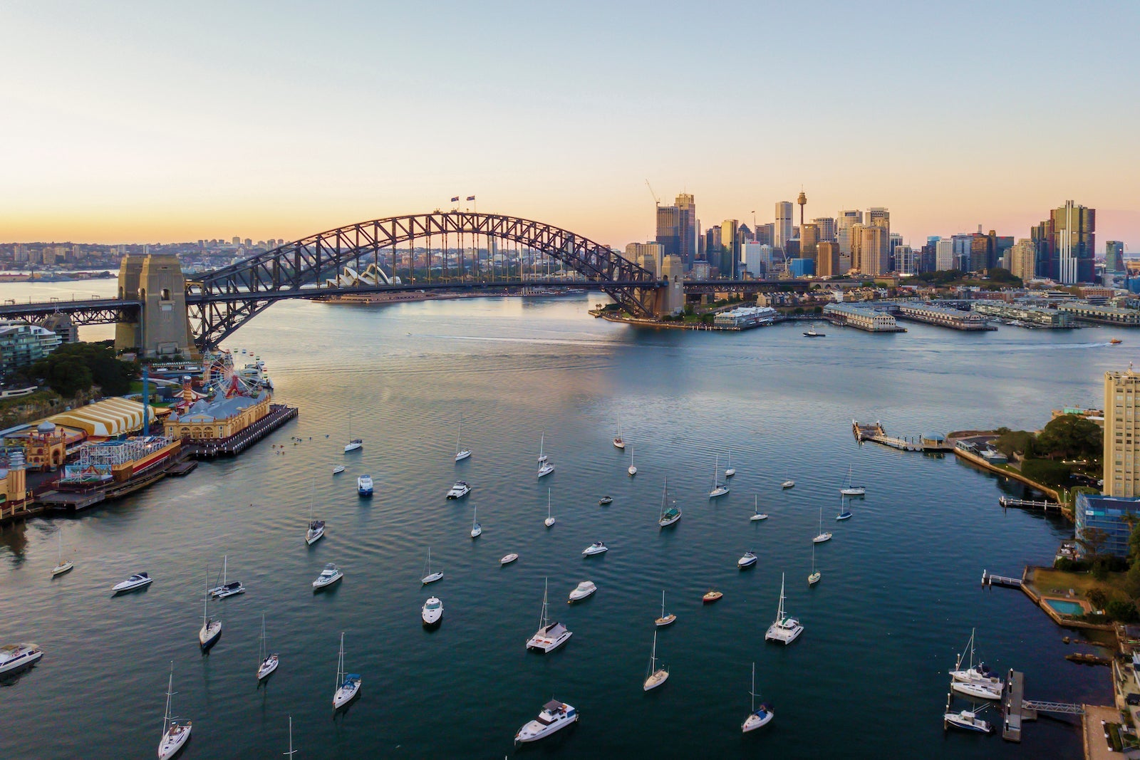 Sydney bridge during the sunrise