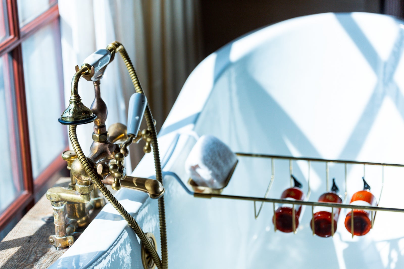 Photo of clawfoot bathtub.