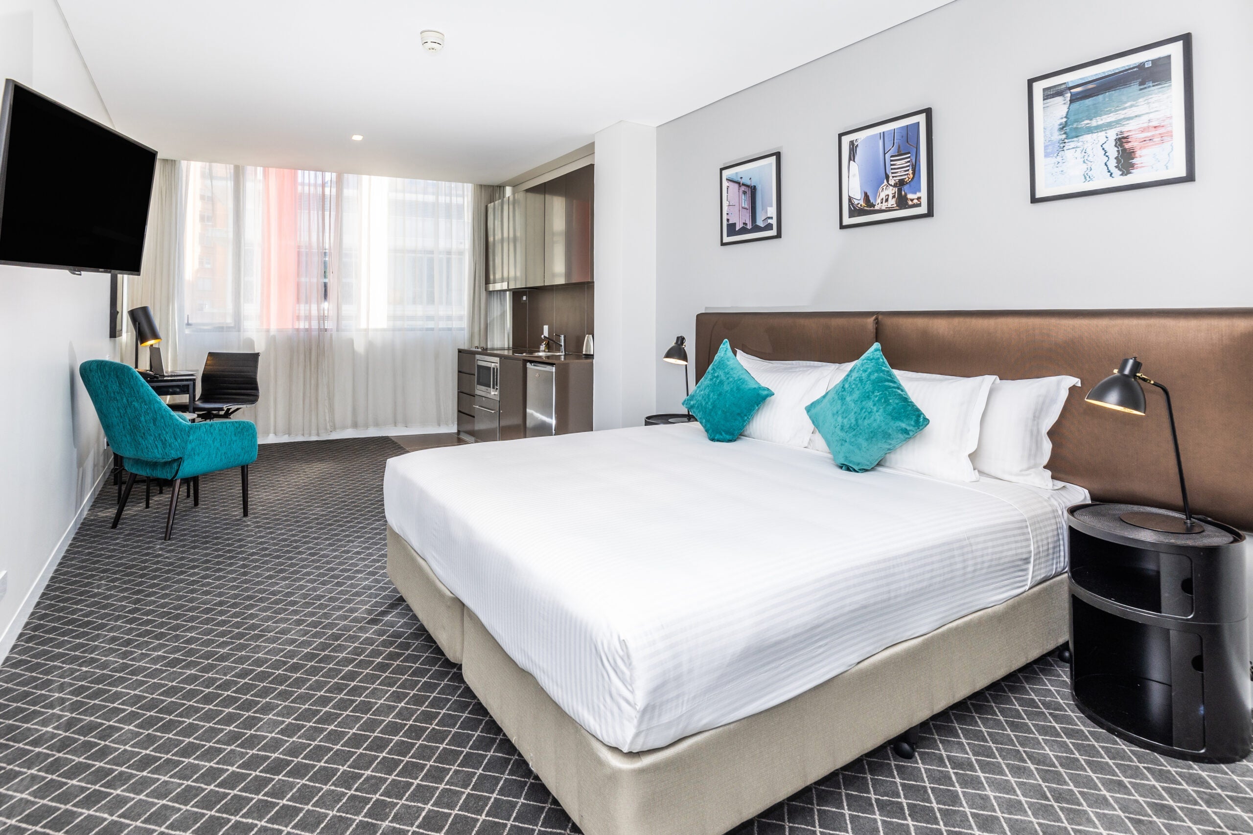 Room at the Holiday Inn & Suites Sydney Bondi Junction
