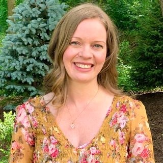 Elissa Garay headshot 3[98]