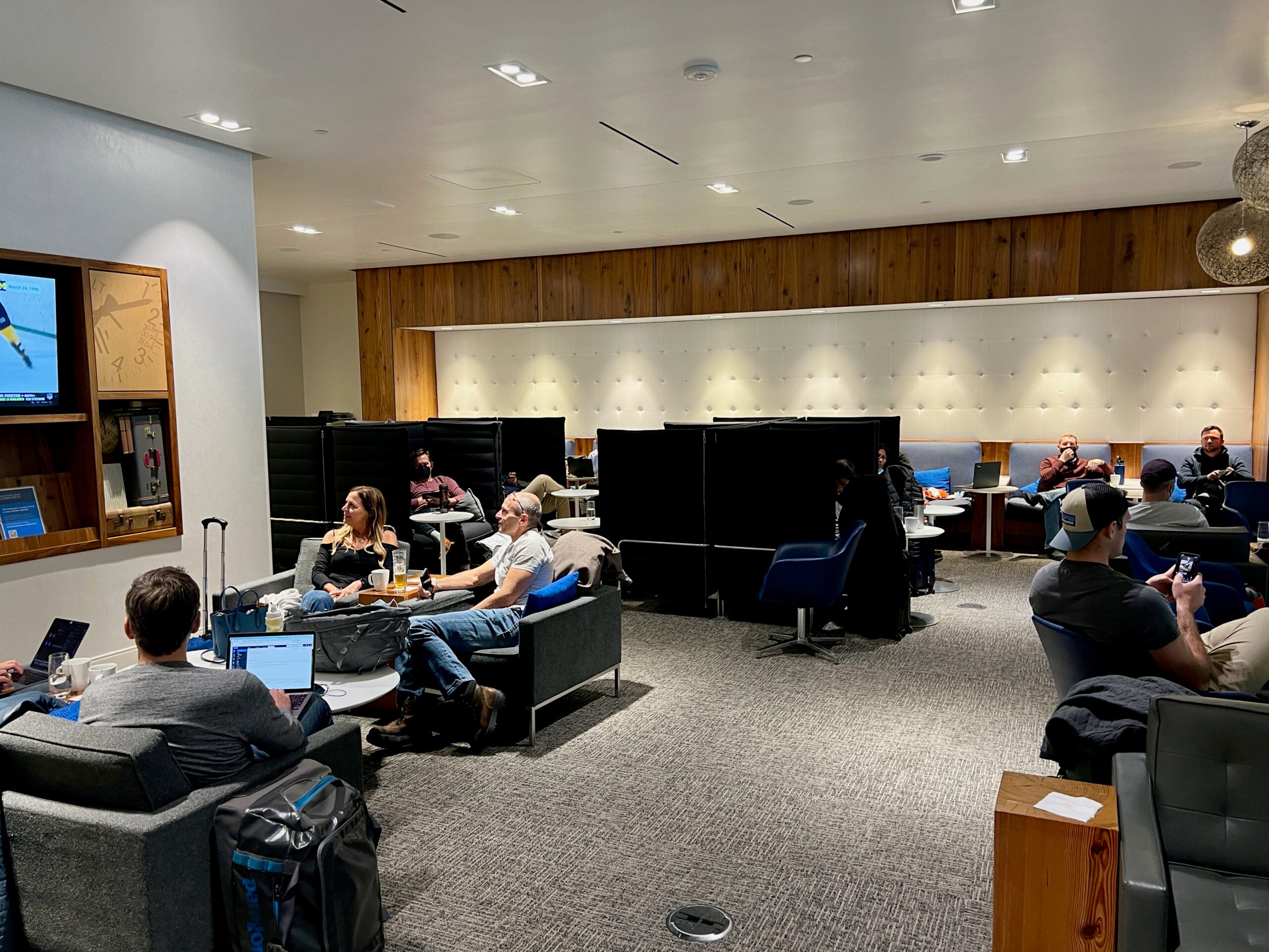 More Amex lounge DFW seating