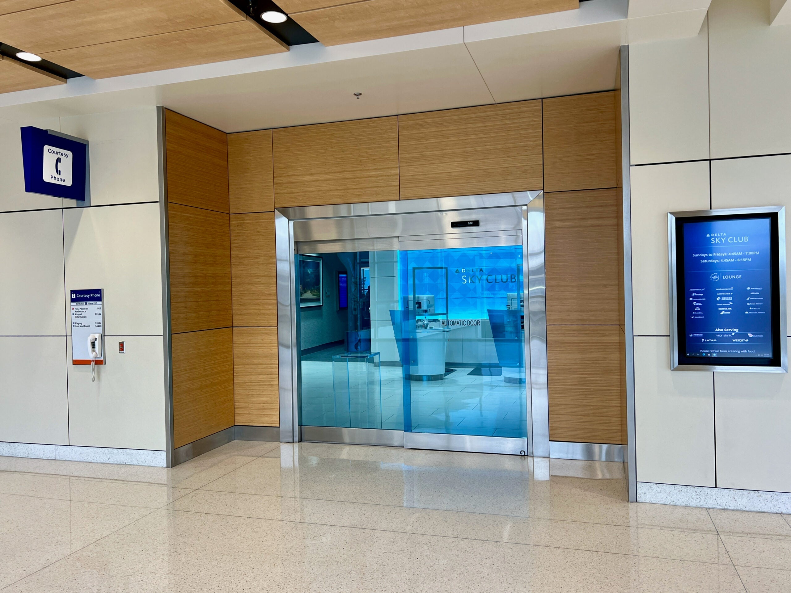 Sky Club DFW entrance