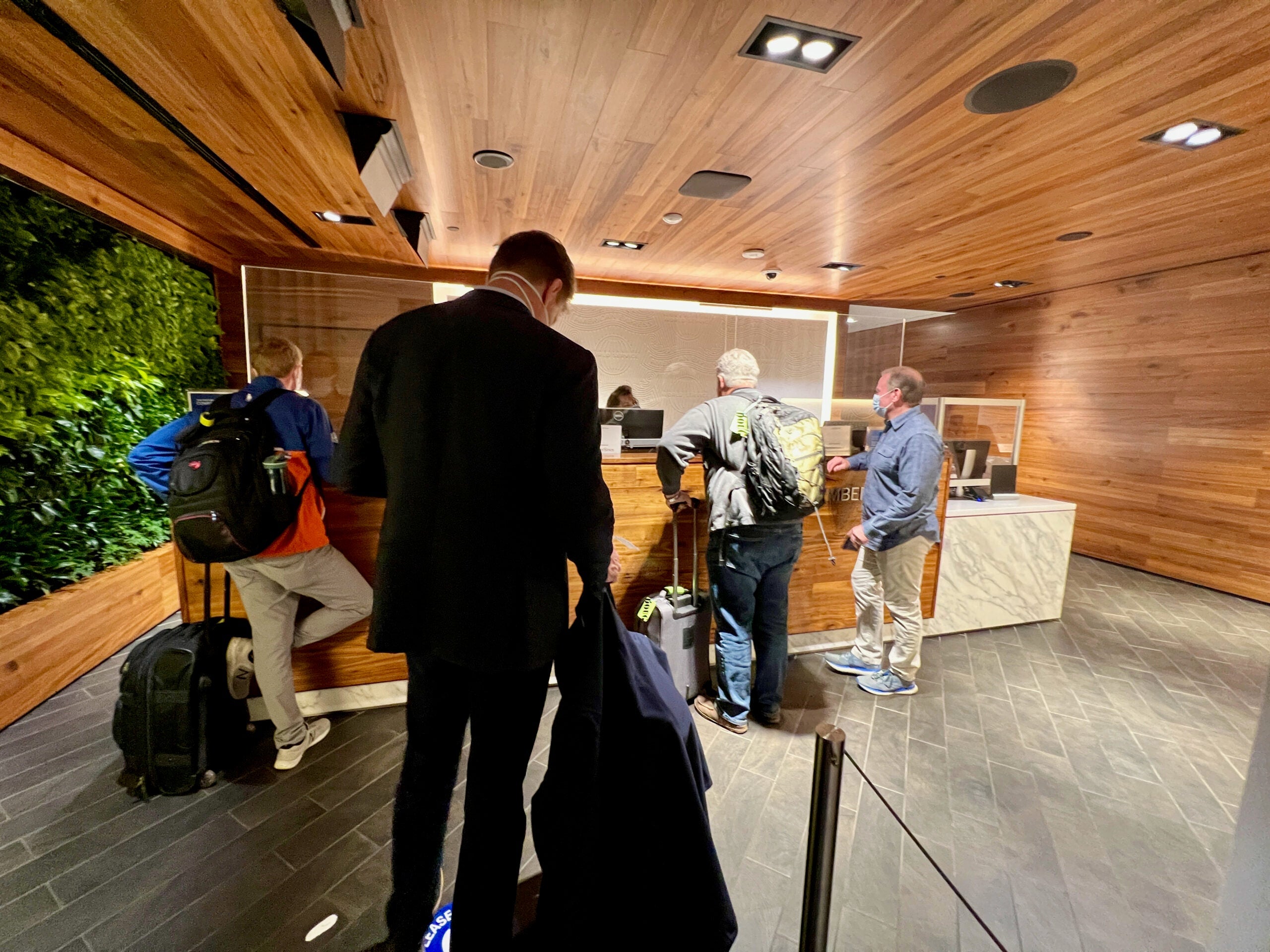Wait to get into Amex DFW lounge