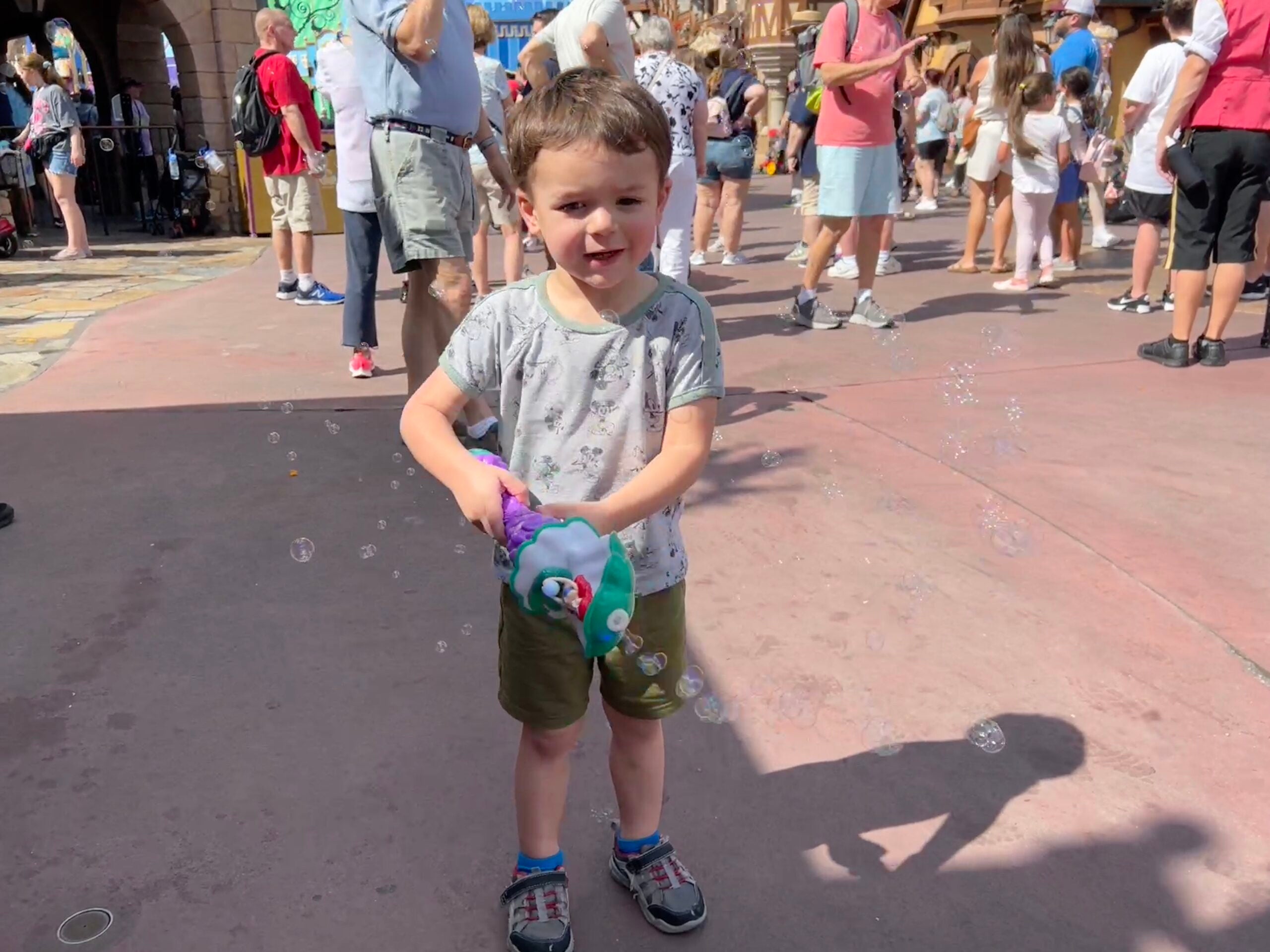 Child at Disney World with bubble wand