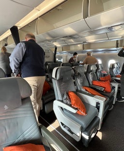 Footrests and fine dining: Manchester to Houston in Singapore Airlines A350 premium economy