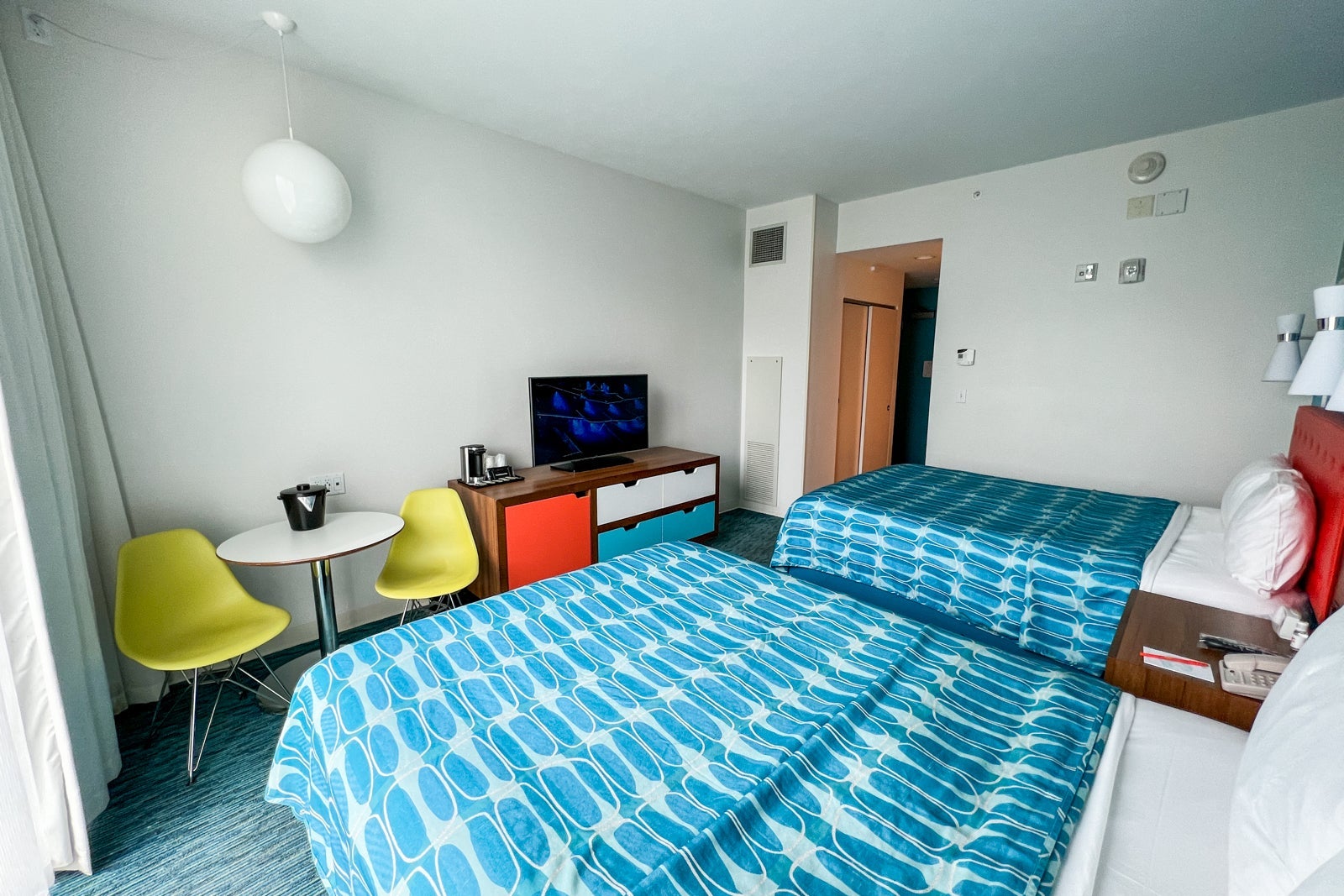 Another view of the room.