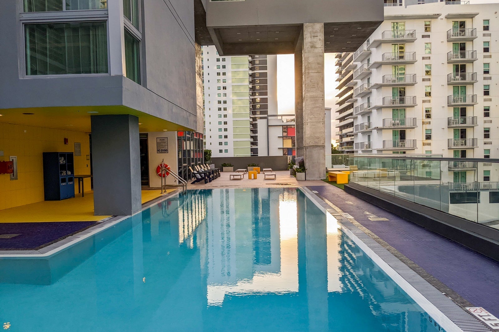 Atwell Suites and Hotel Indigo Miami Brickell pool