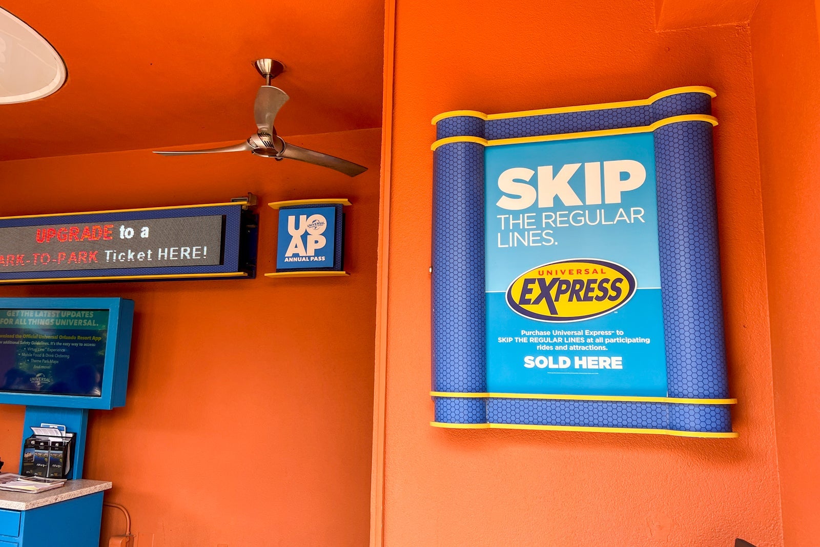 Sign for Universal Express pass