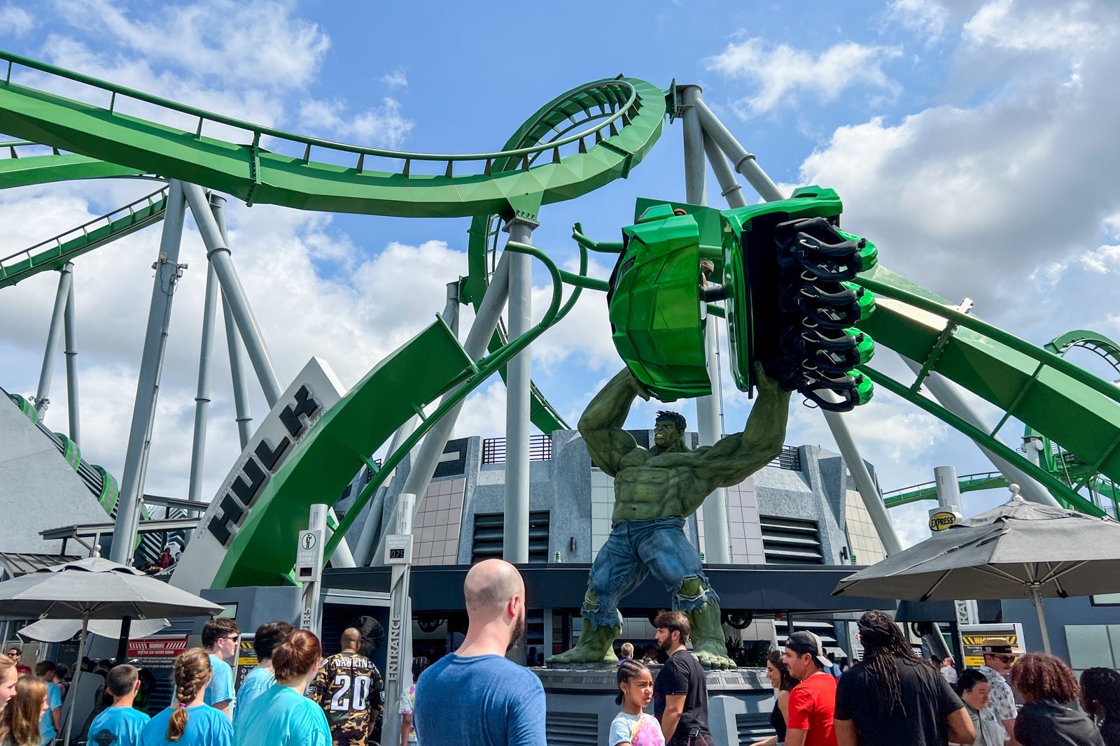 people line up at the Incredible Hulk Coaster