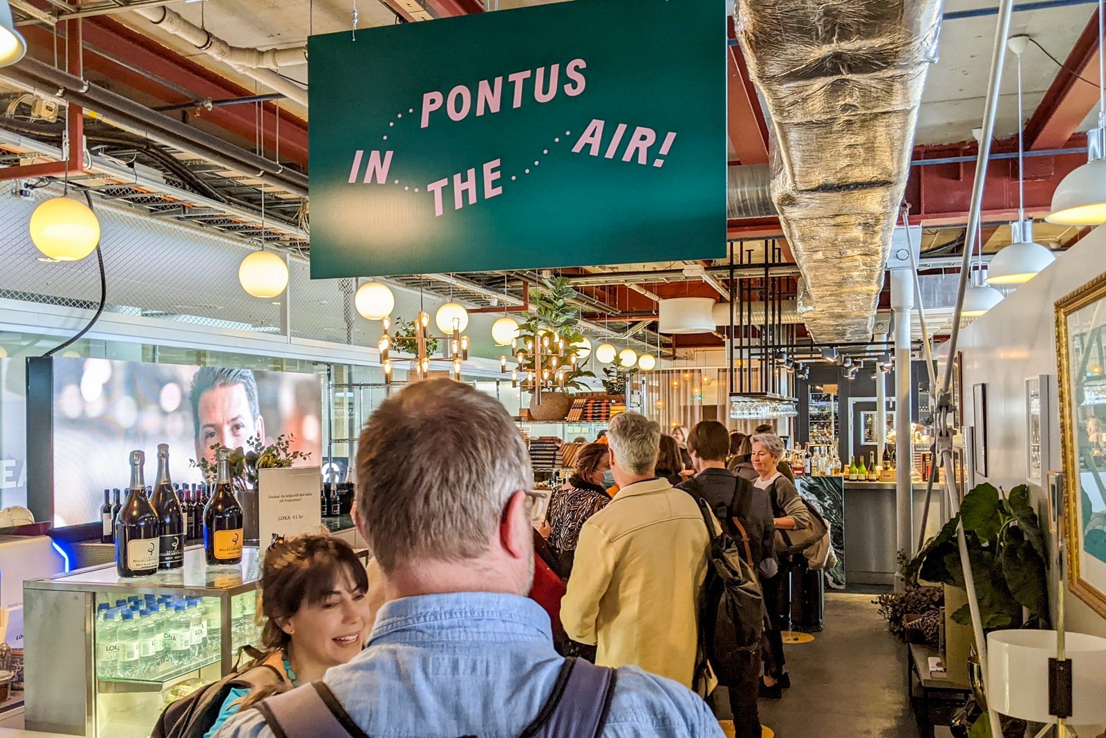 Pontus in the Air American Express lounge wait