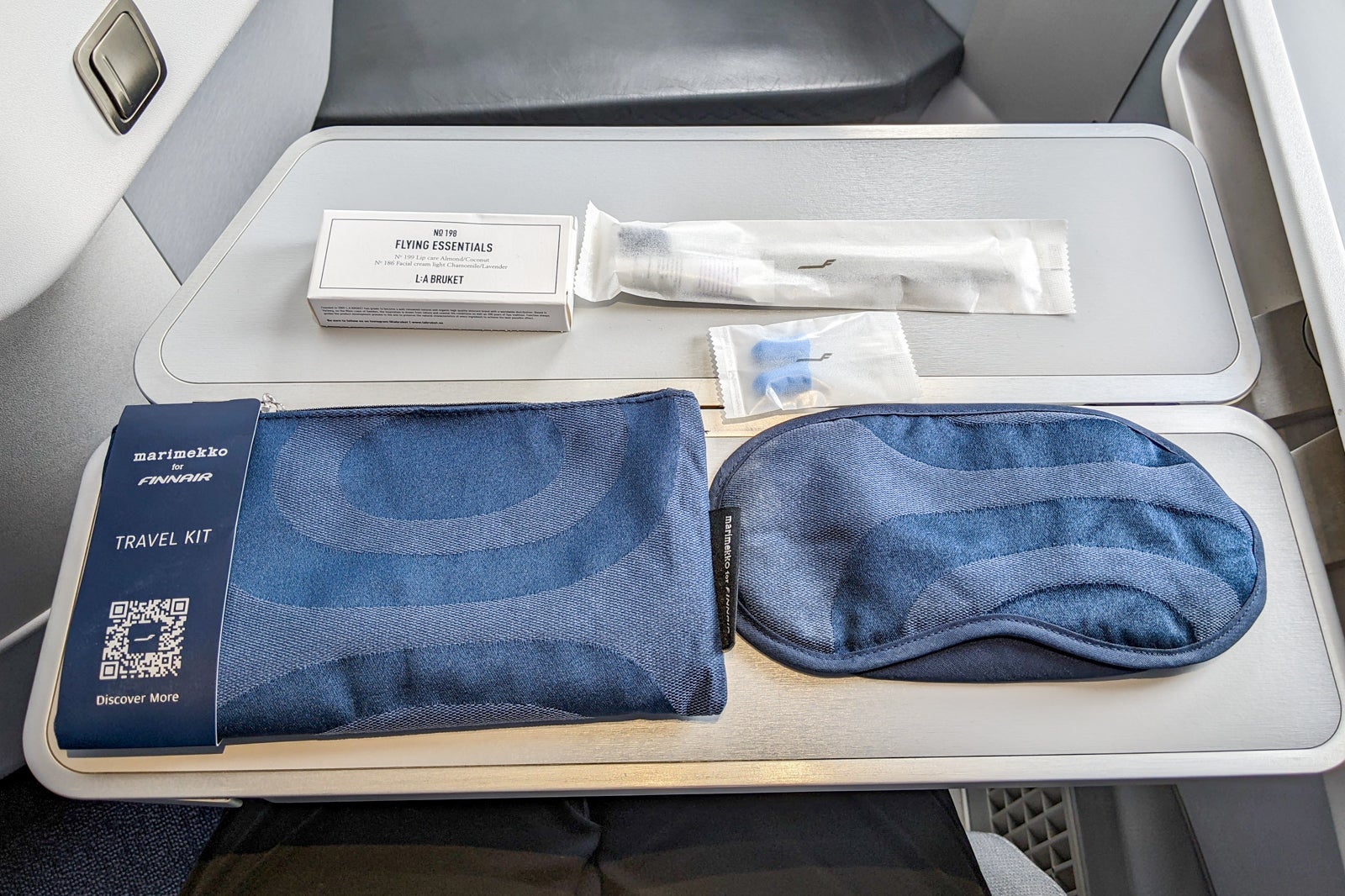 Finnair amenity kit