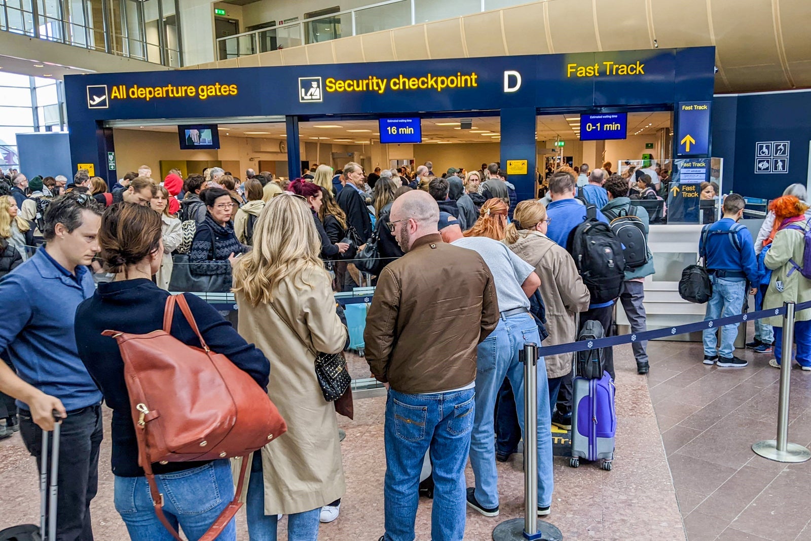 Airport security lines in Stockholm