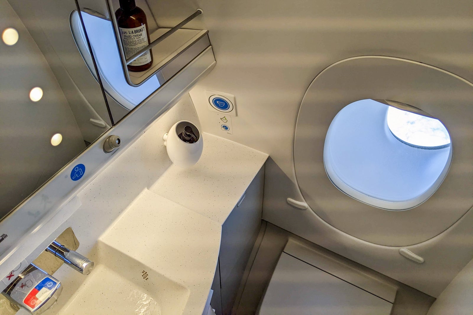 Finnair business lavatory