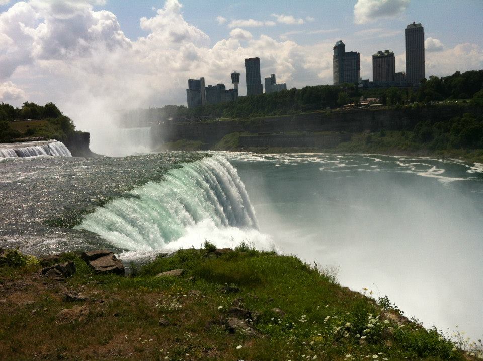 Looking at Niagra Falls at the Canadian side