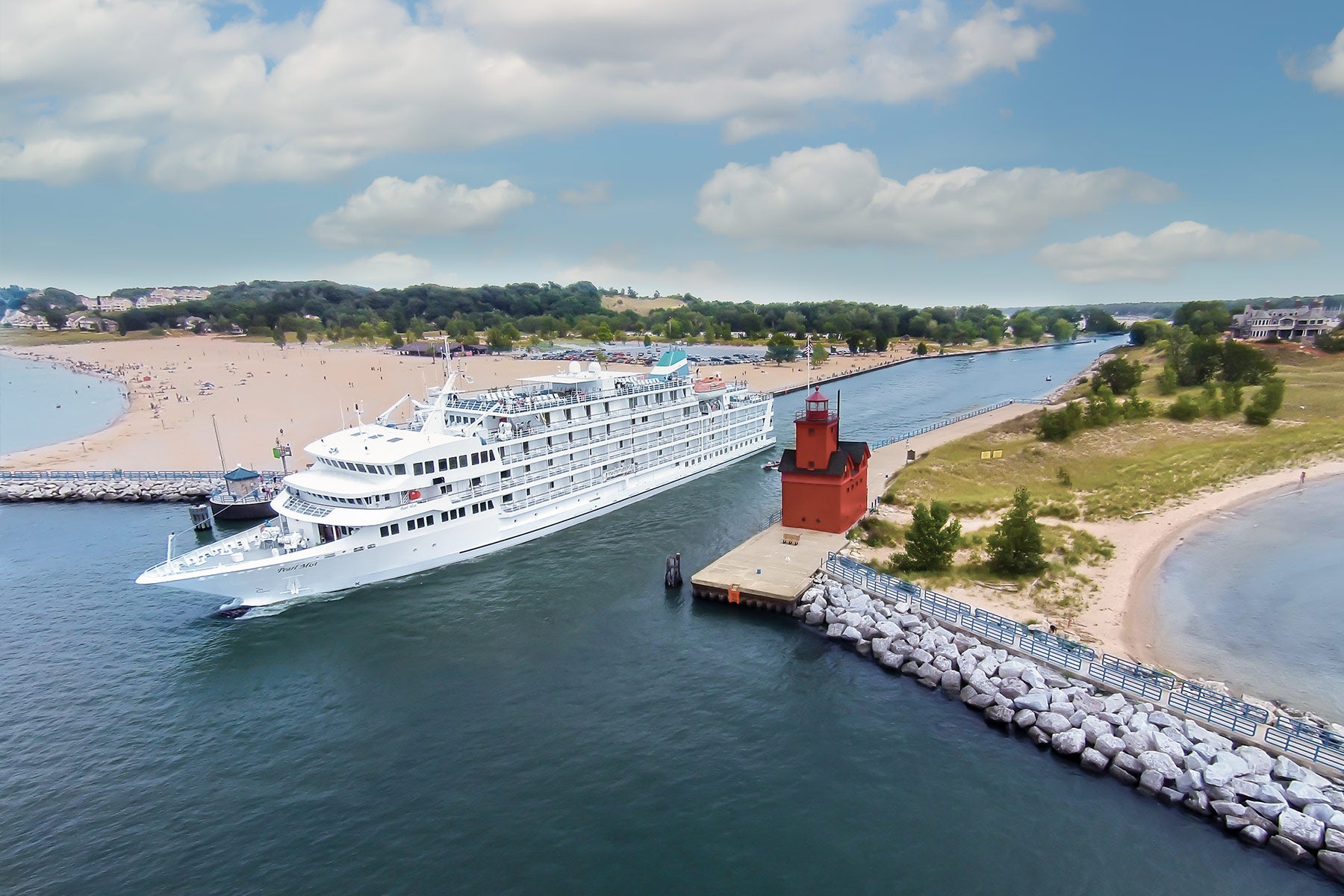 The cruise vessel Pearl Mist
