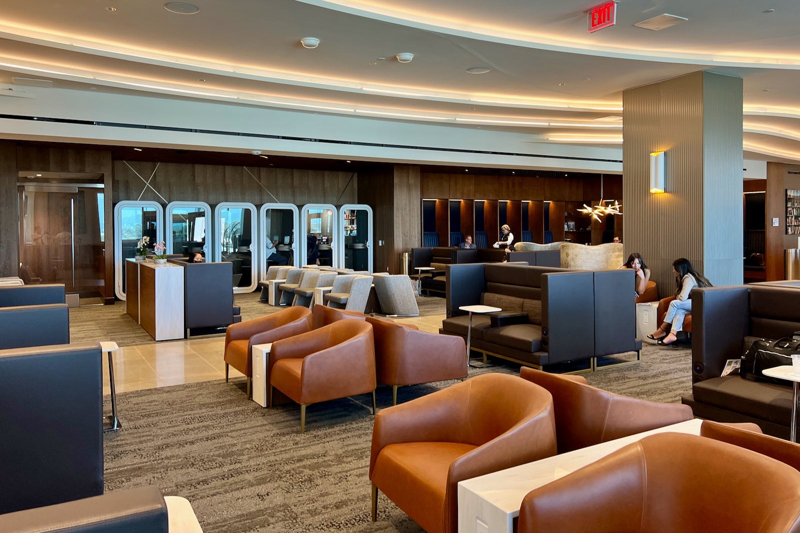 Delta Sky Club LAX seating