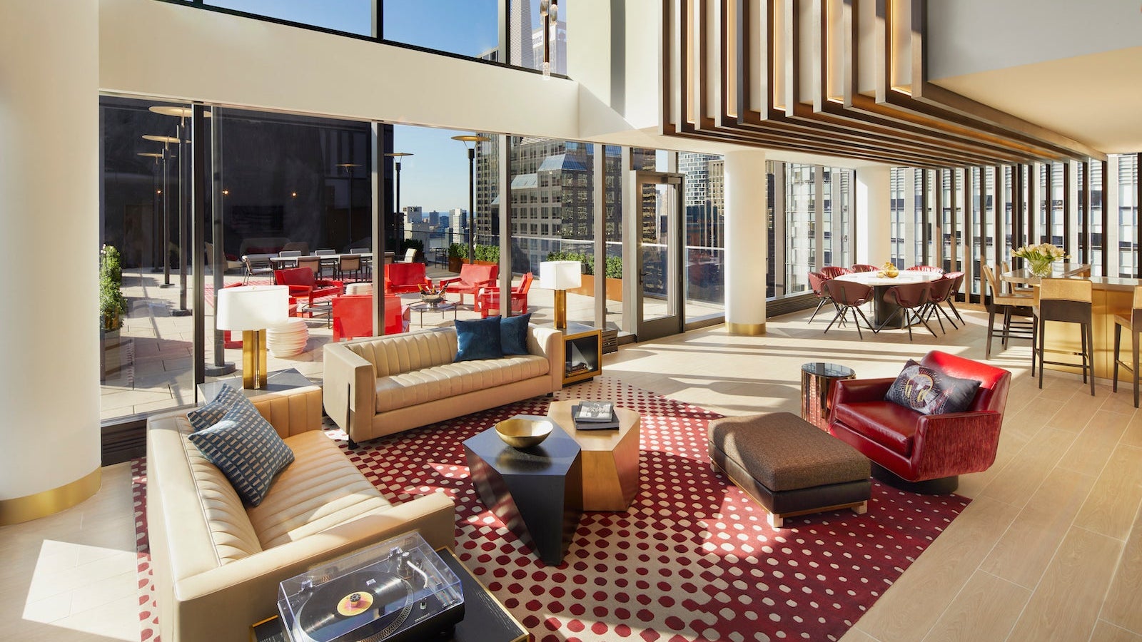 HRHNY_RockstarSuiteLivingRoom