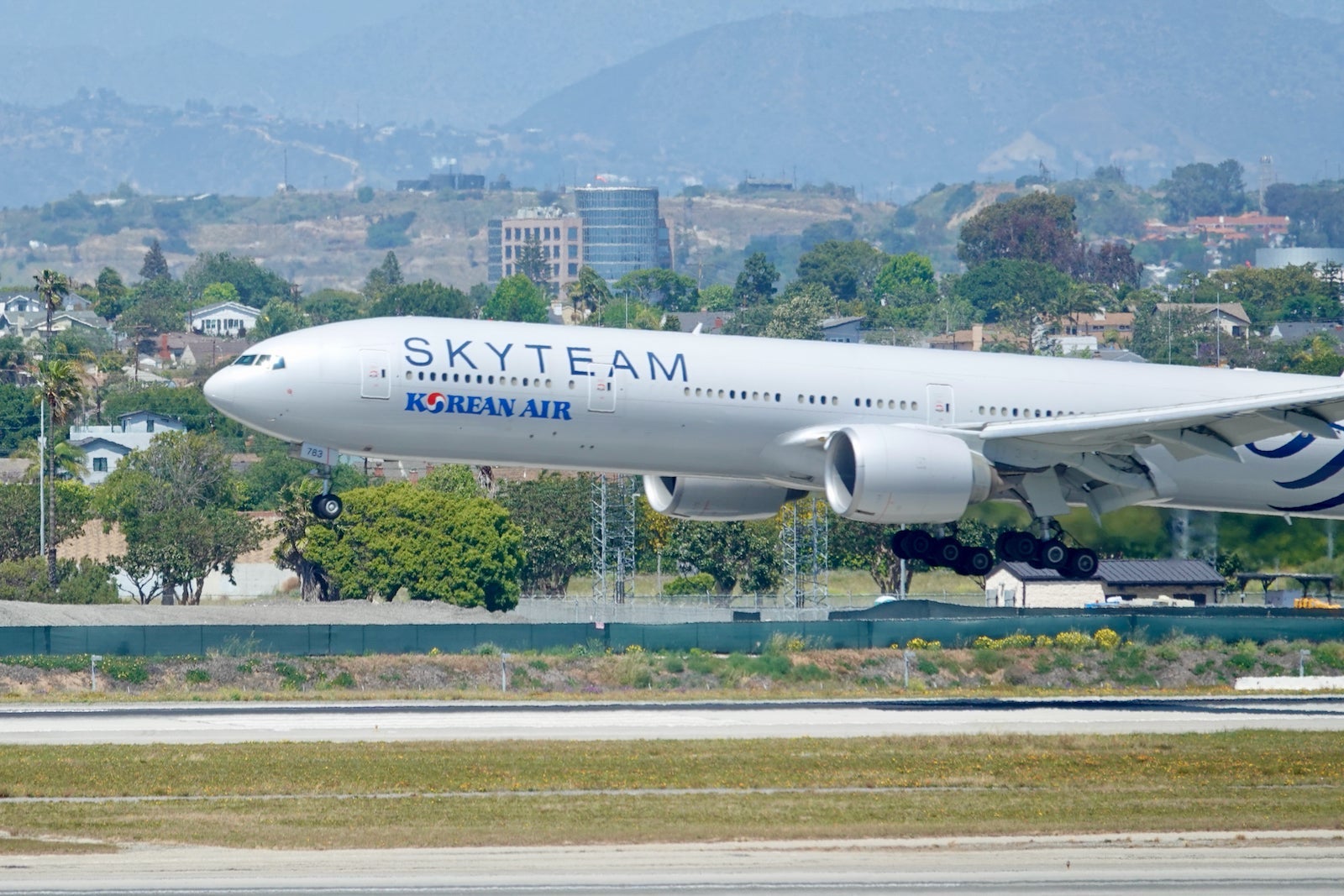 Korean Air SkyTeam Boeing 777-300ER