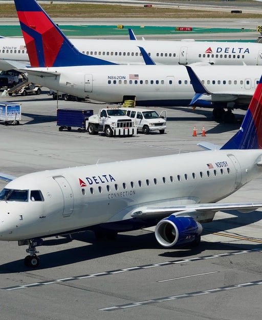 Delta Planes LAX