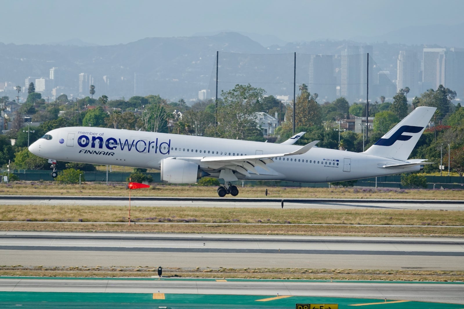 Oneworld plane
