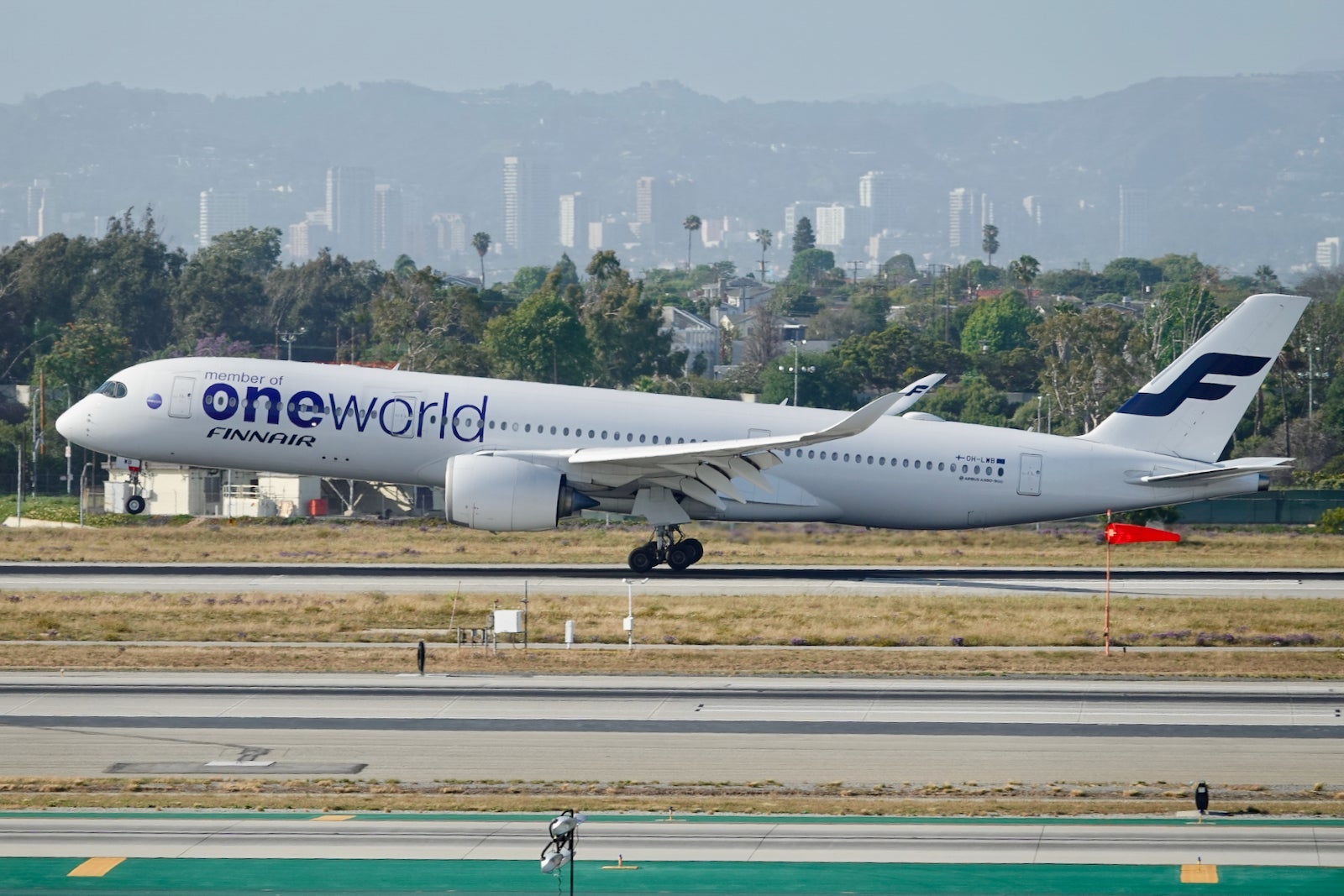 Finnair Oneworld Airbus taking off