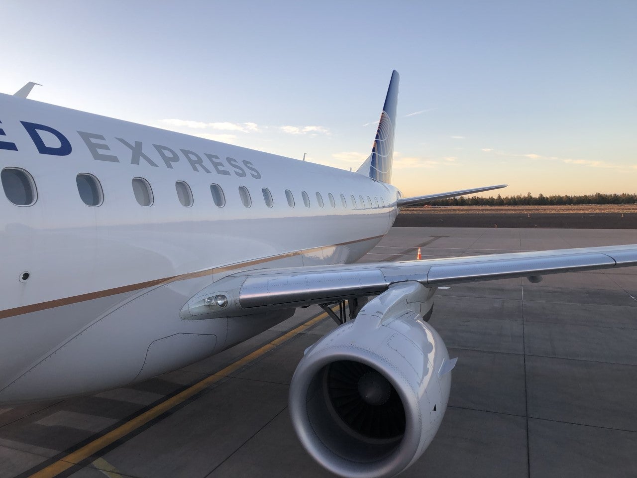 United Express E175 at RDM