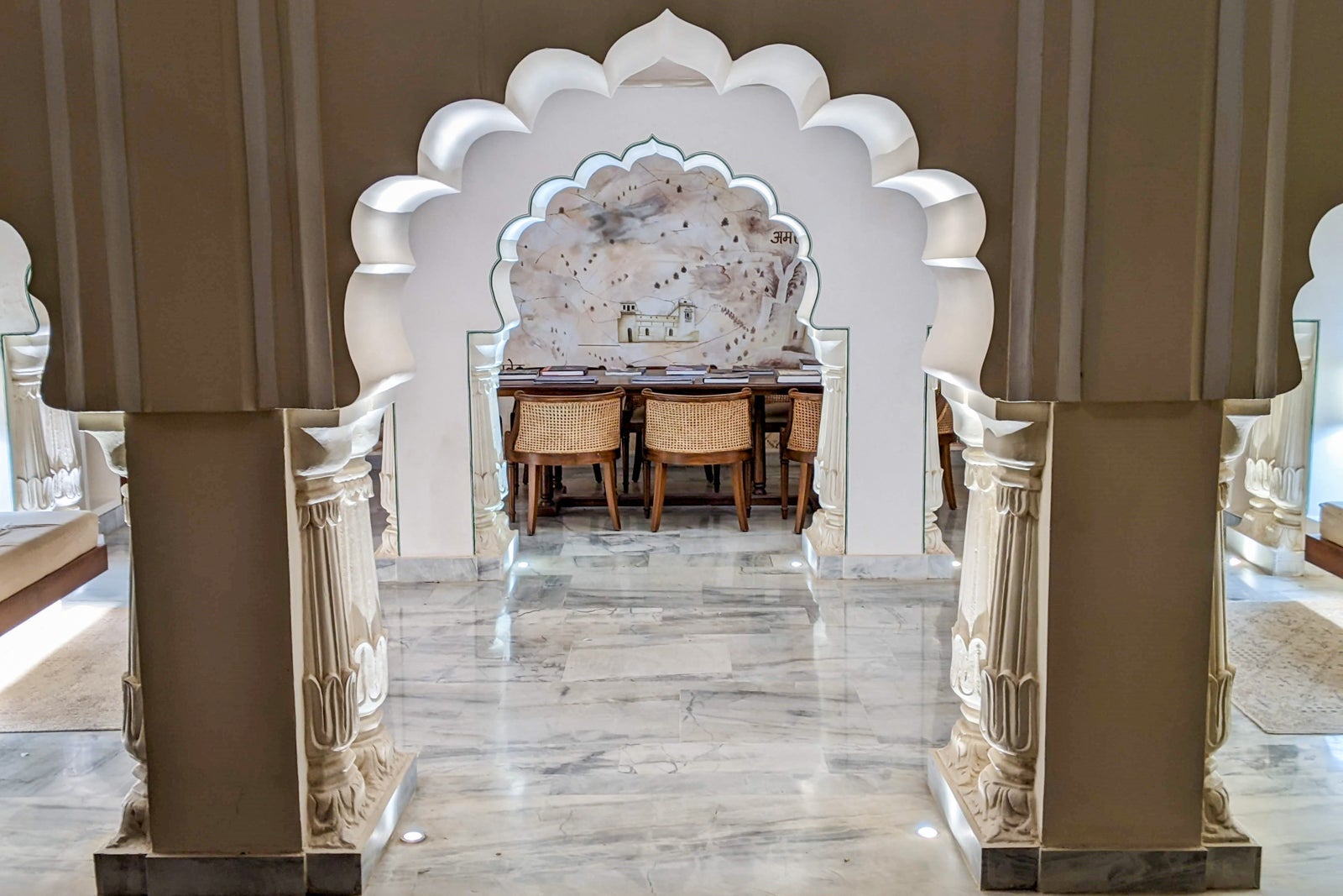 Alila Fort Bishangarh library