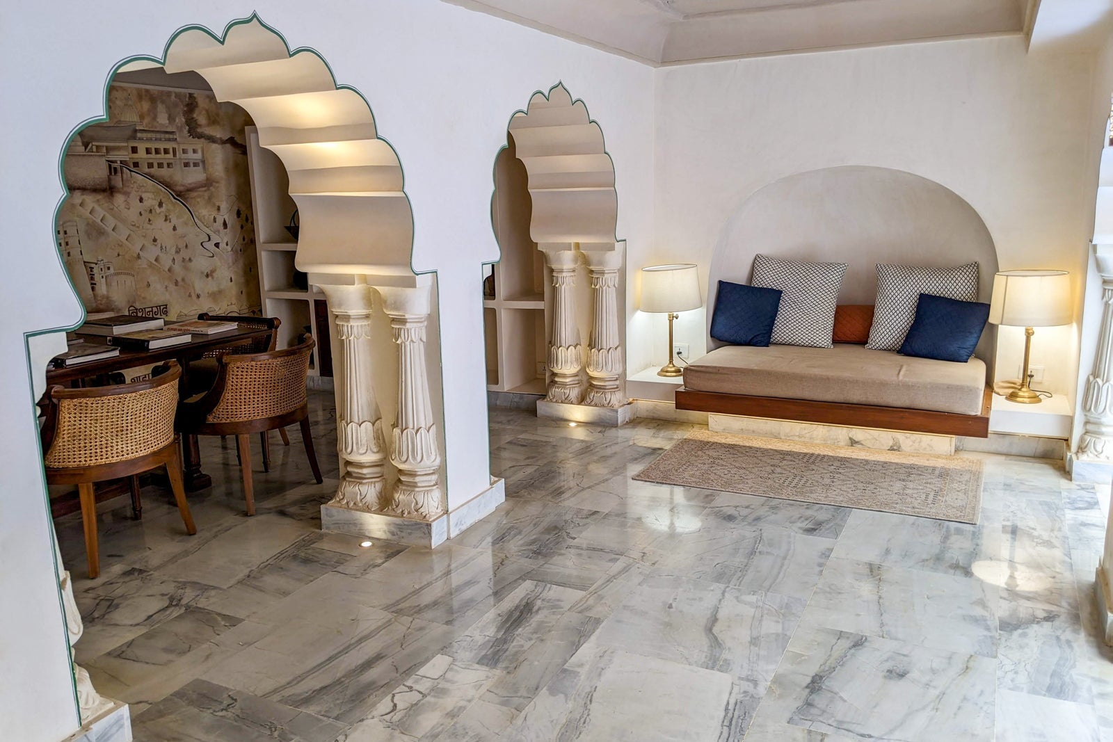 Alila Fort Bishangarh library