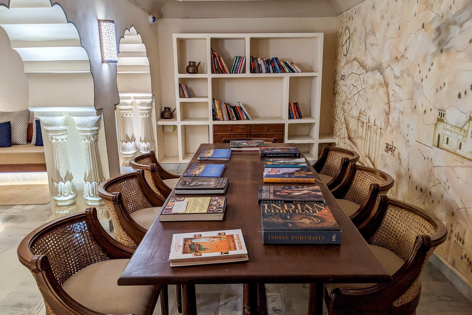 Alila Fort Bishangarh library