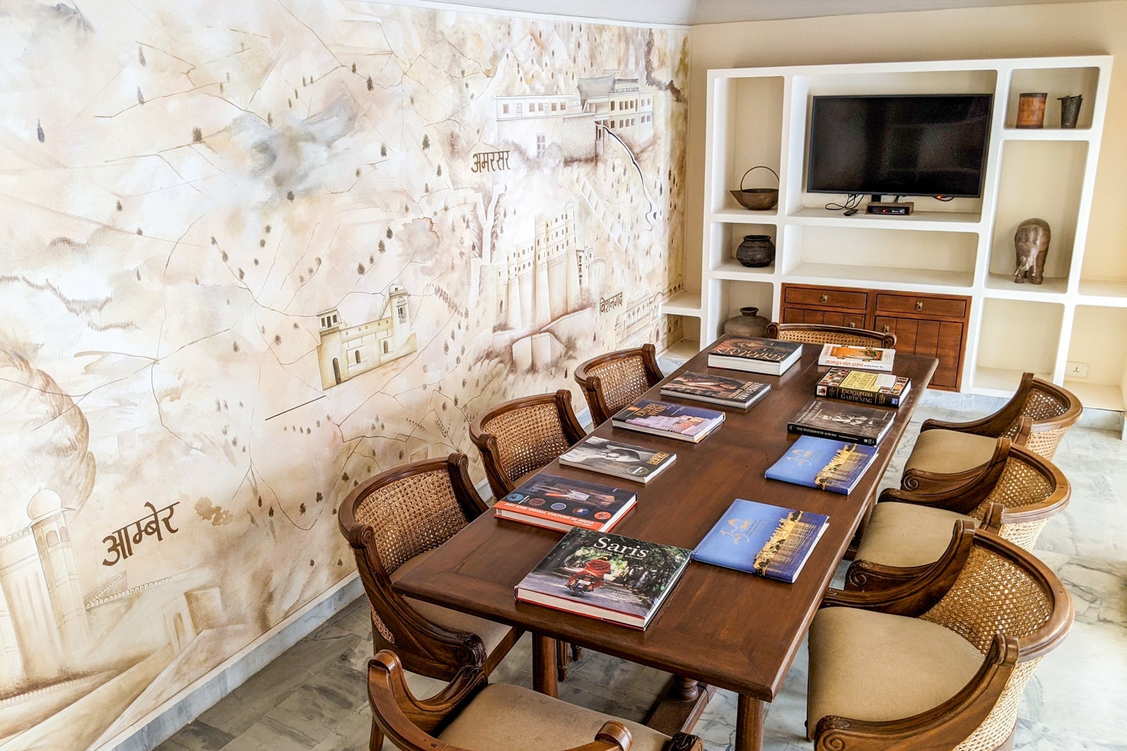 Alila Fort Bishangarh library