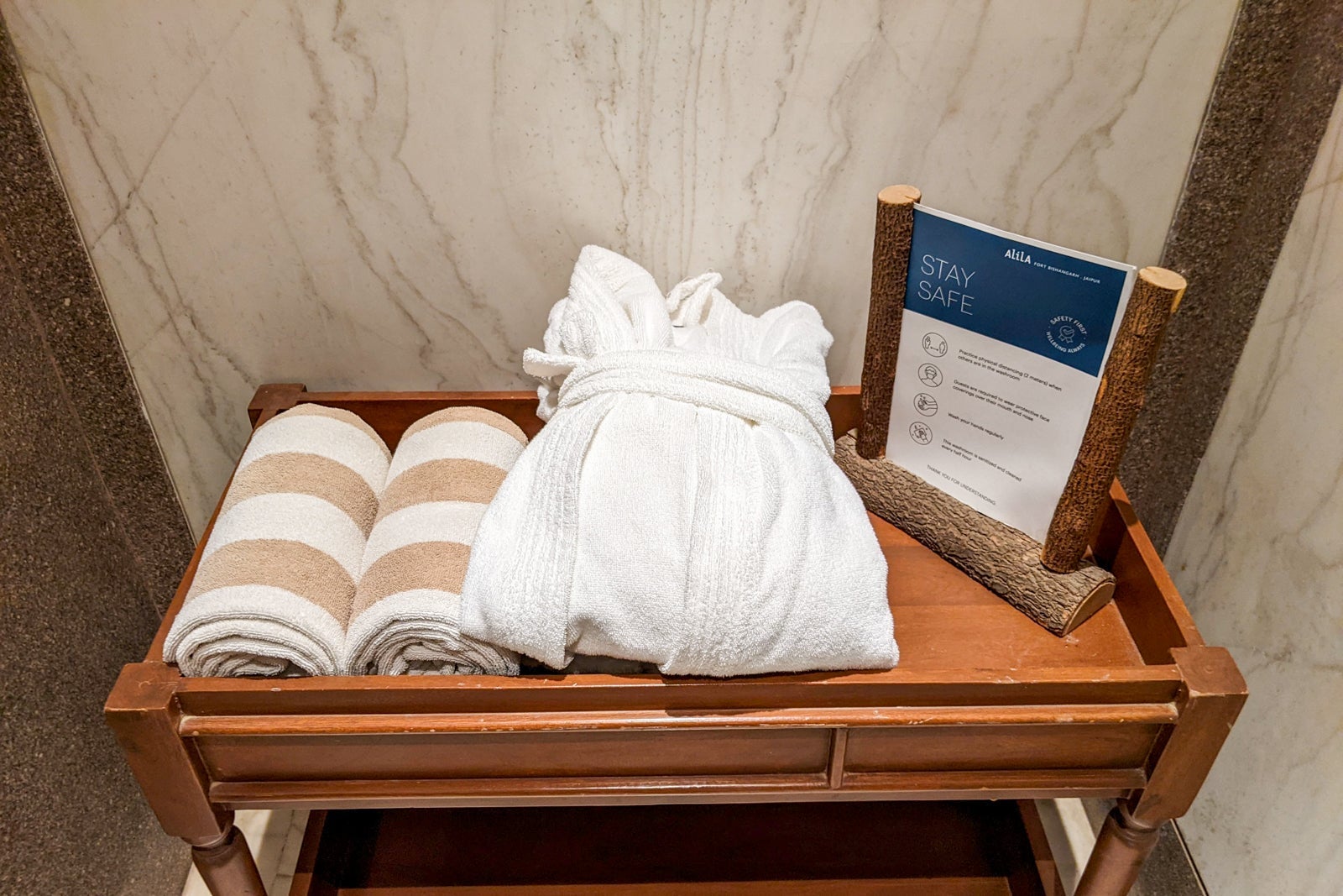 Alila Fort Bishangarh pool bathroom