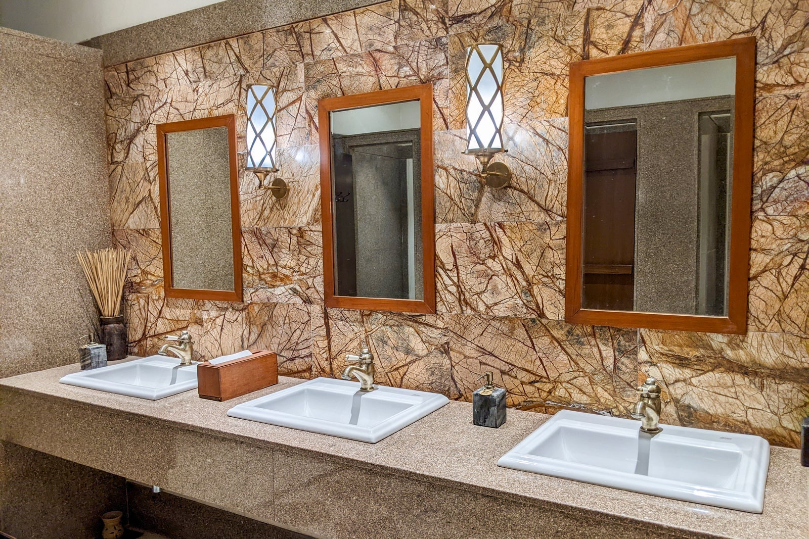 Alila Fort Bishangarh pool bathroom