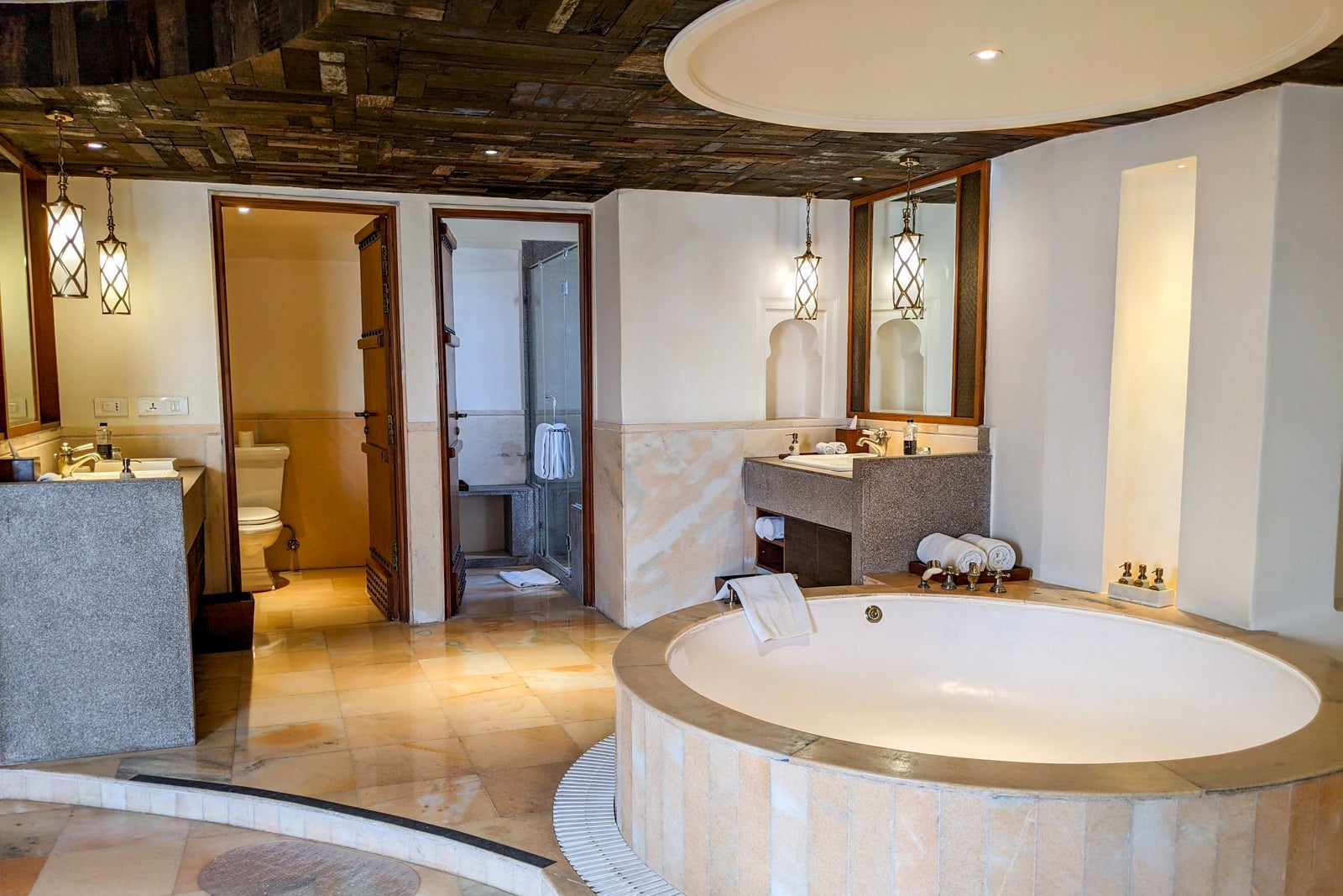 Alila Fort Bishangarh Regal suite bathroom
