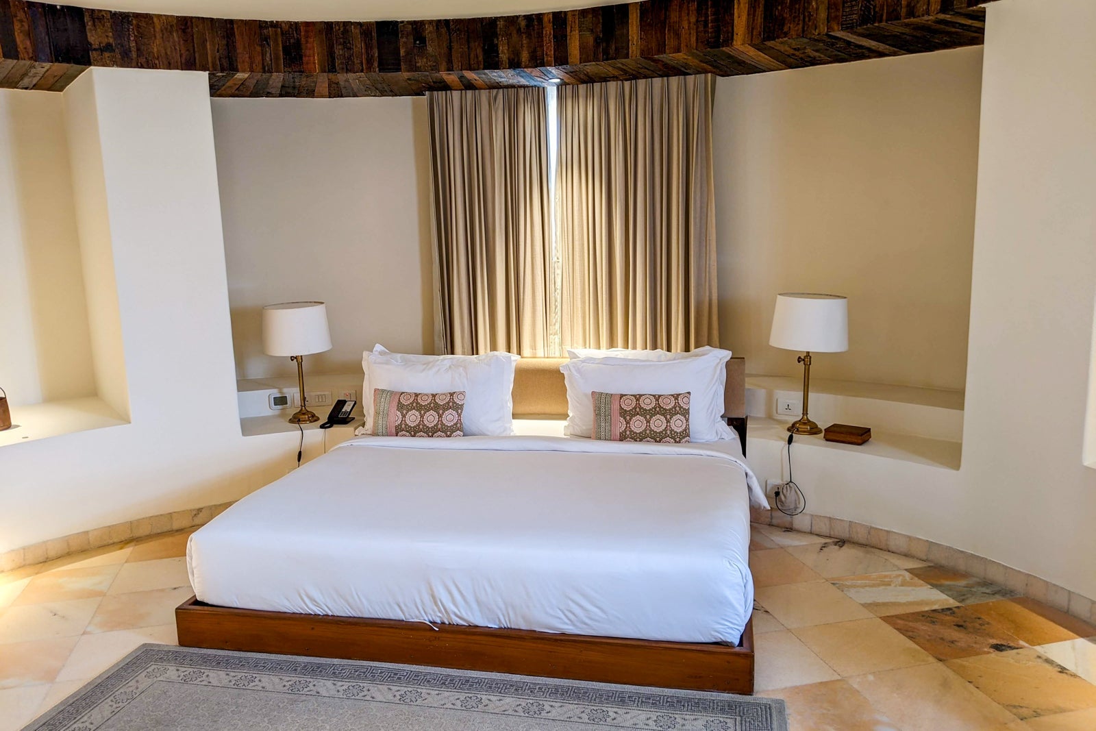 Alila Fort Bishangarh Regal suite bed